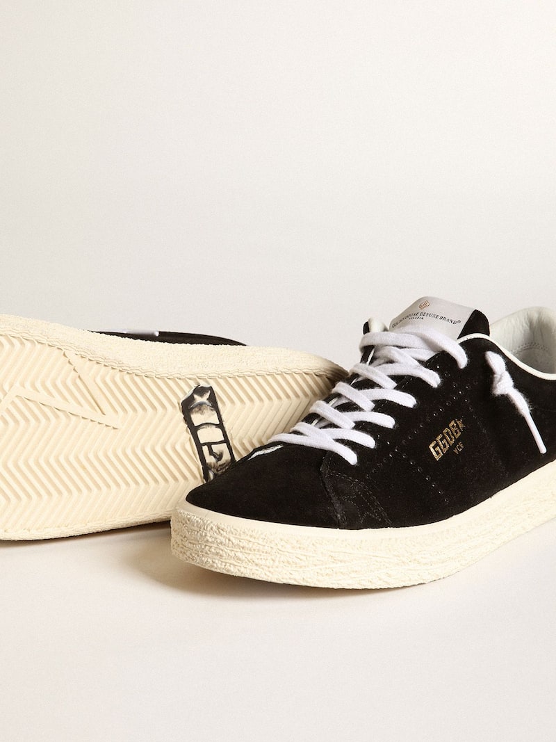 Golden Goose - Tennis pour femme en cuir velours noir avec empi&egrave;cement en cuir blanc in 