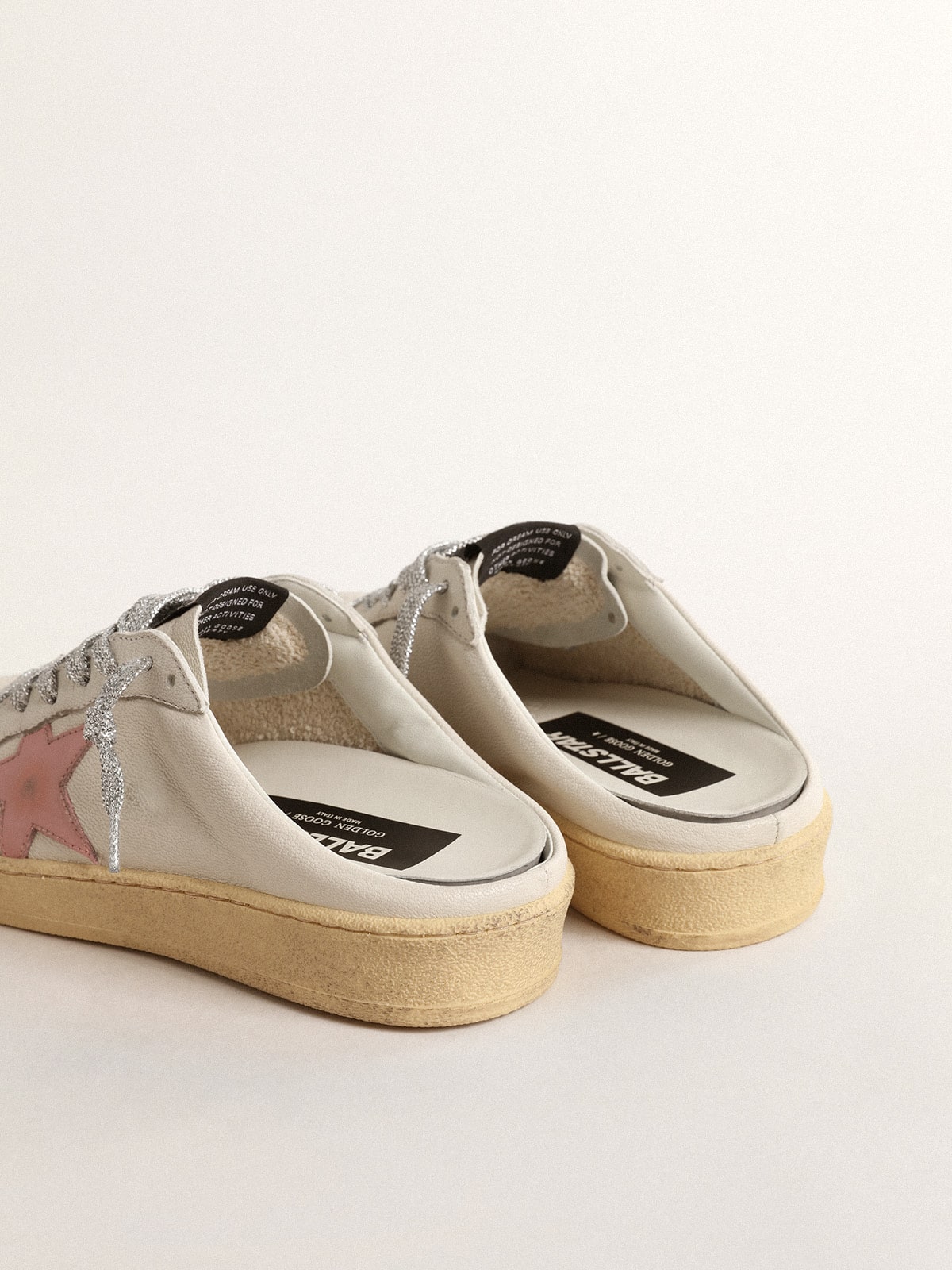 Golden Goose - Ball Star Sabot in nappa bianca con stella in pelle rosa antico in 