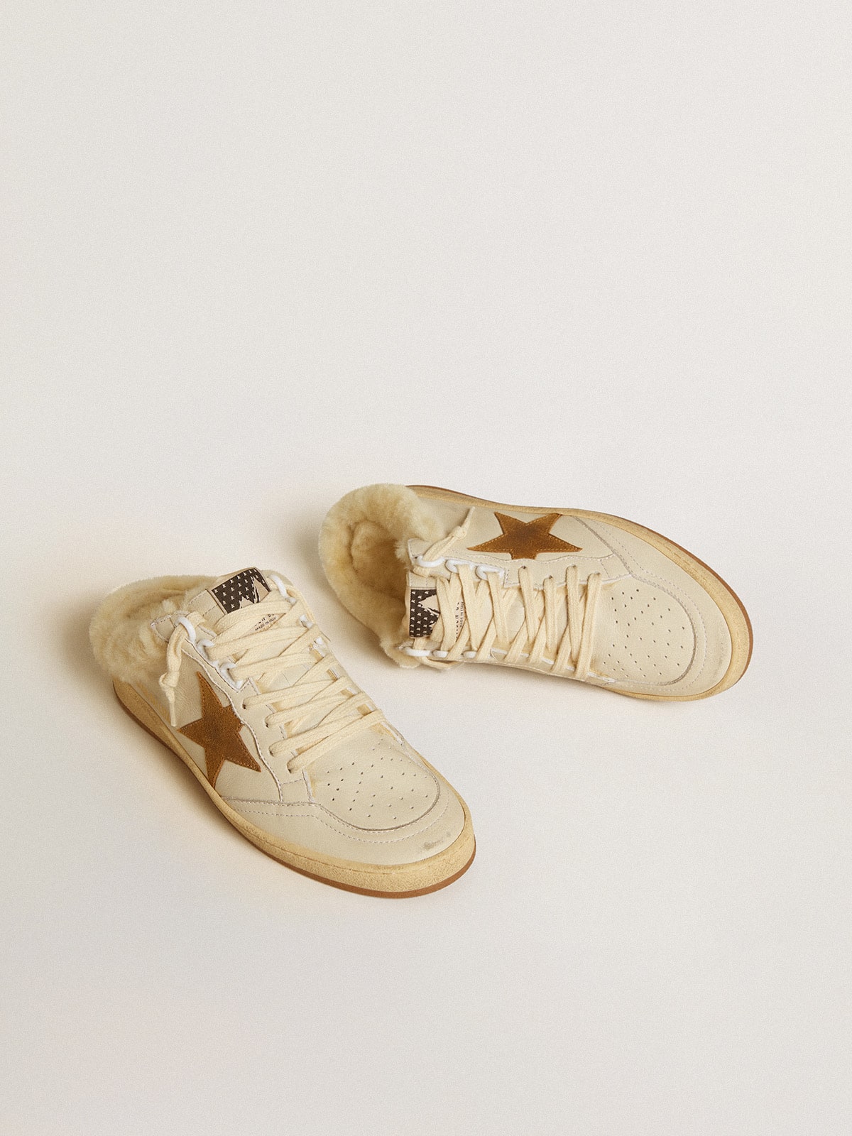 Golden Goose - Mules Ball Star de piel con estrella de ante y forro de shearling beige in 