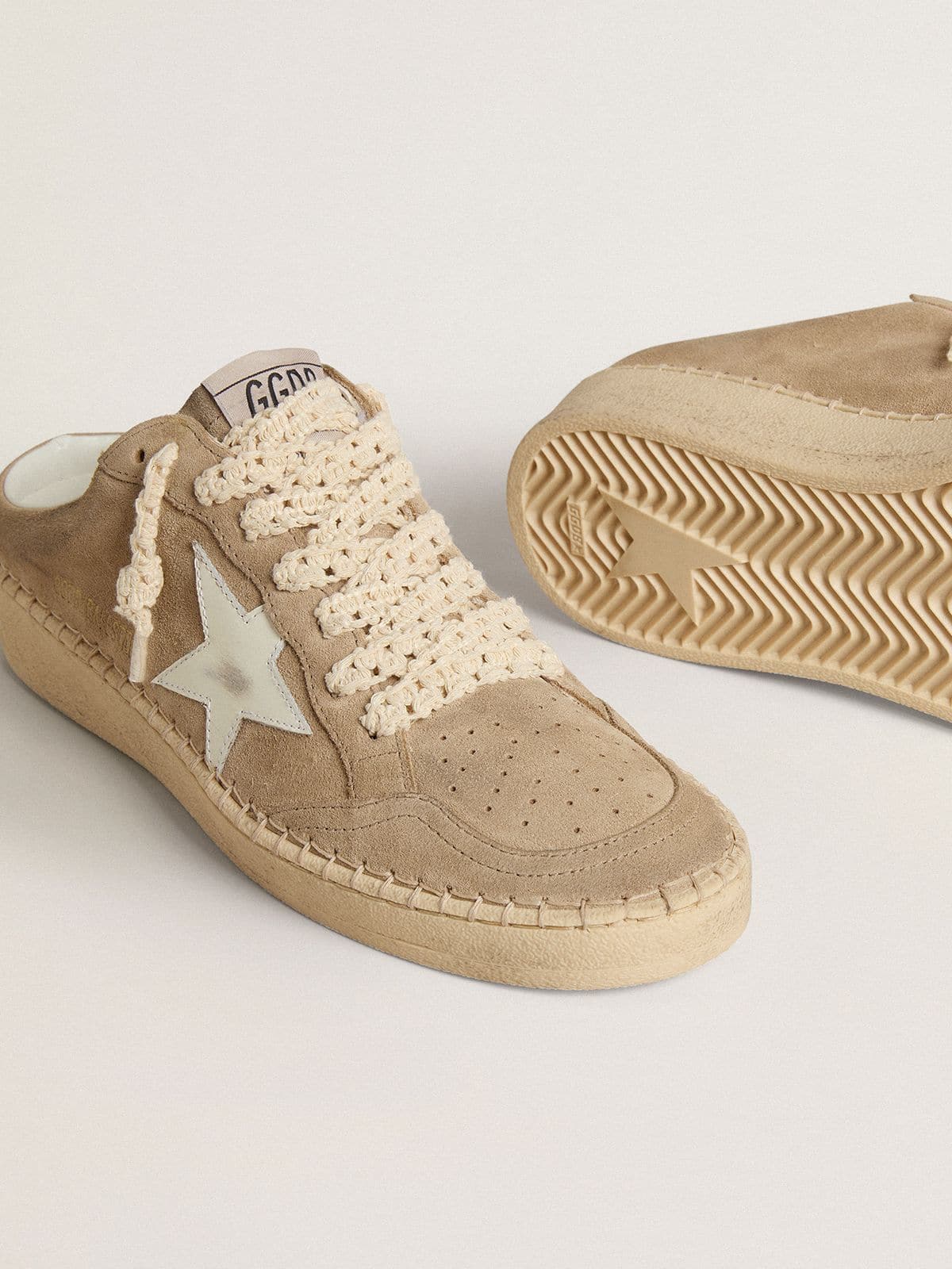 Golden Goose - Ball Star Sabot Donna in suede beige con stella in pelle bianca in 