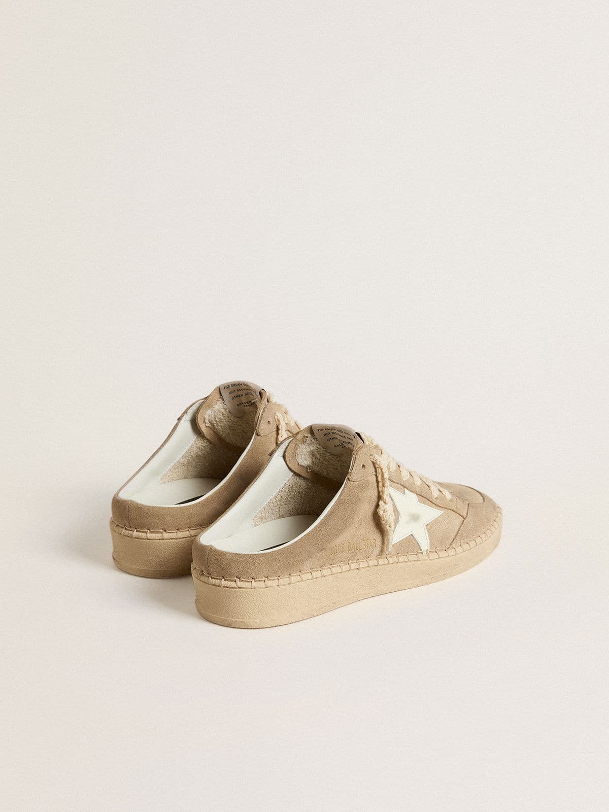 Golden Goose - Ball Star Sabot Donna in suede beige con stella in pelle bianca in 