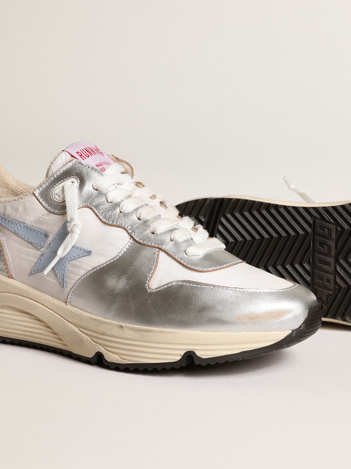 Golden Goose - Running Sole en nylon et cuir lamé argenté avec étoile bleu ciel in 