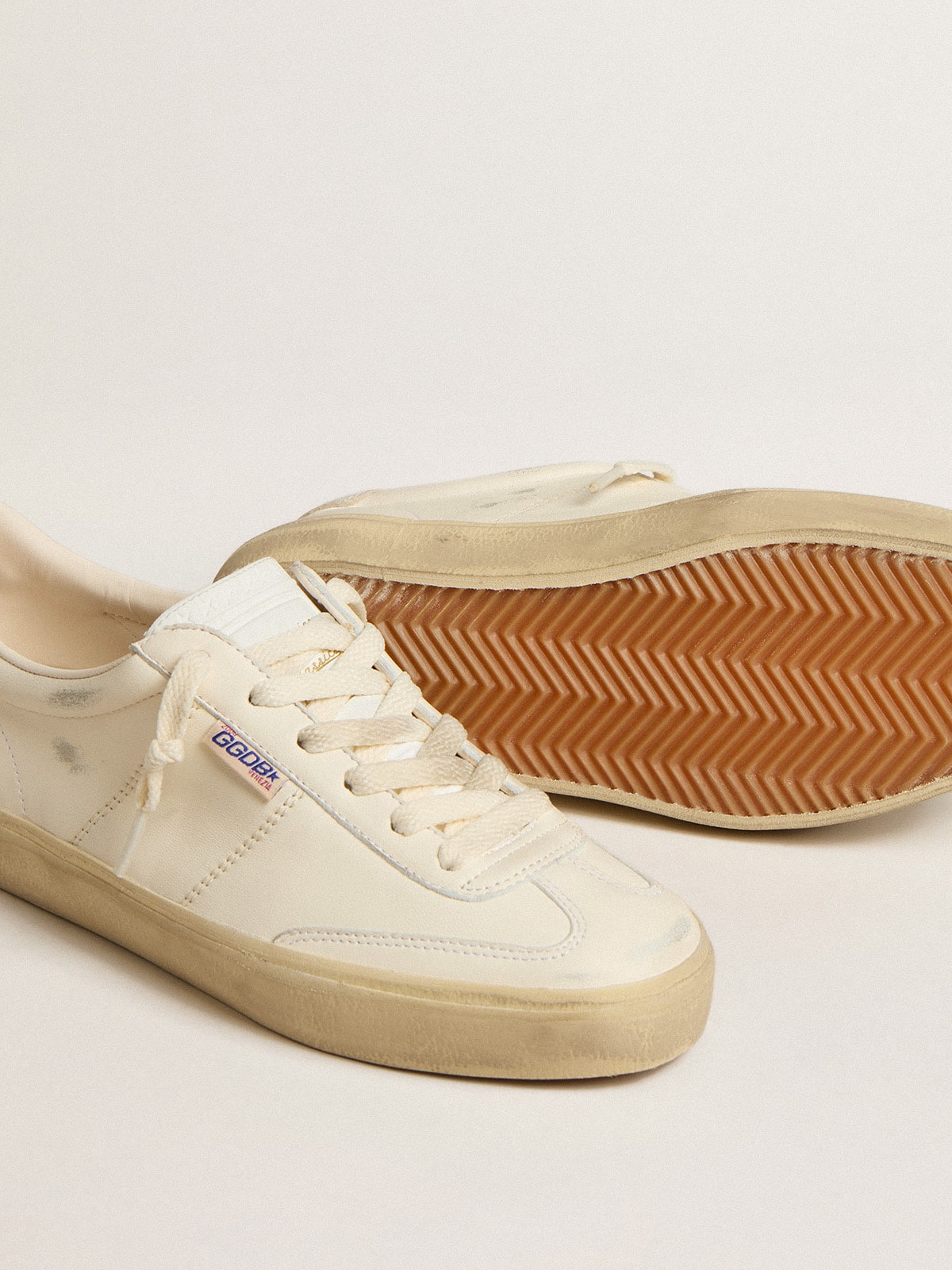 Golden Goose - Women’s Soul Star in worn-white leather with white heel tab in 