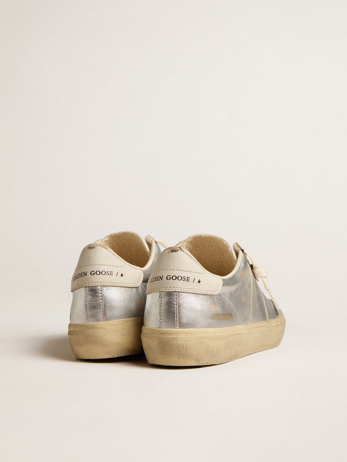 Golden Goose - Soul Star Donna in pelle laminata argento con talloncino bianco in 