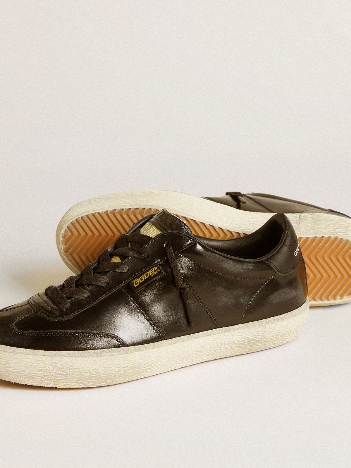 Golden Goose - Soul Star de mujer de charol negro con refuerzo del talón de piel negra in 