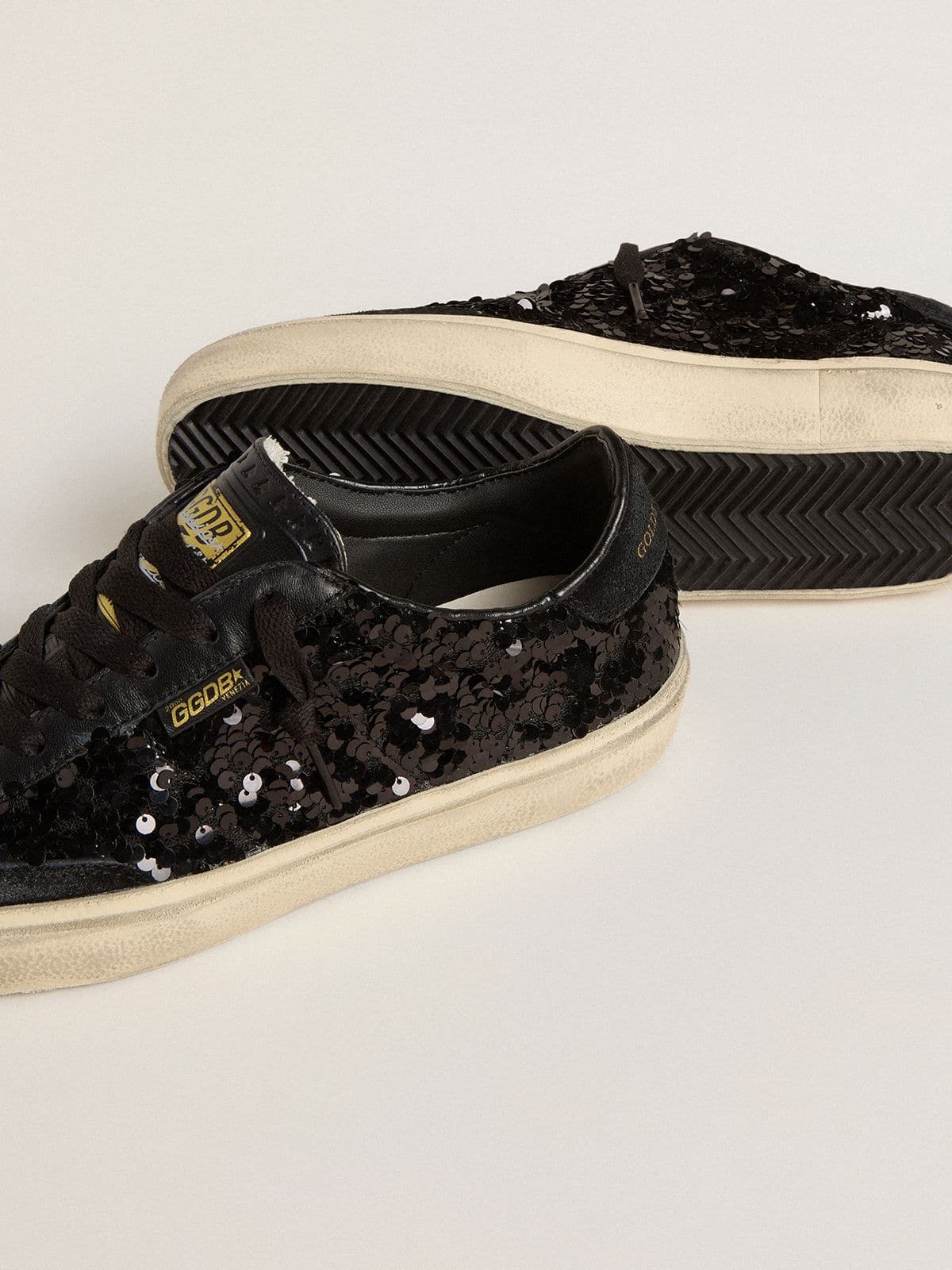 Golden Goose - Soul Star de mujer con lentejuelas negras con refuerzo del talón de ante negro in 