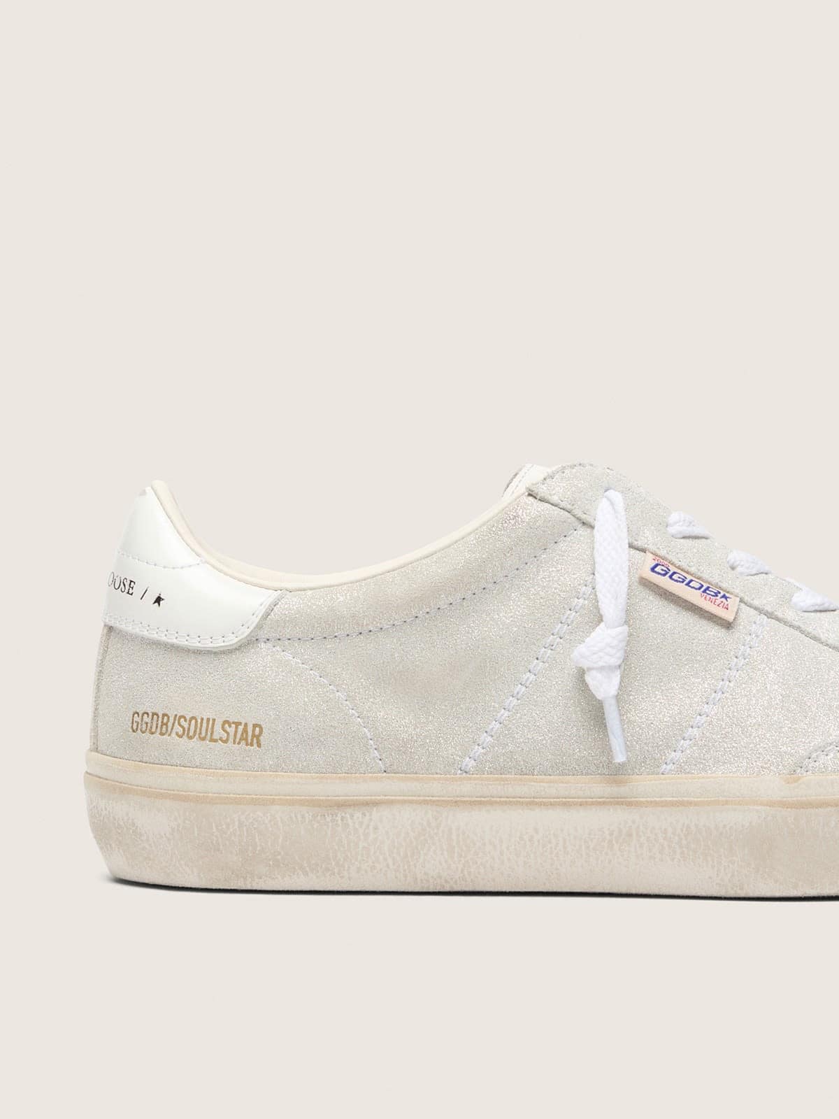 Golden Goose - Soul Star Feminino de suede bege com faixa no tal&atilde;o de couro branco in 