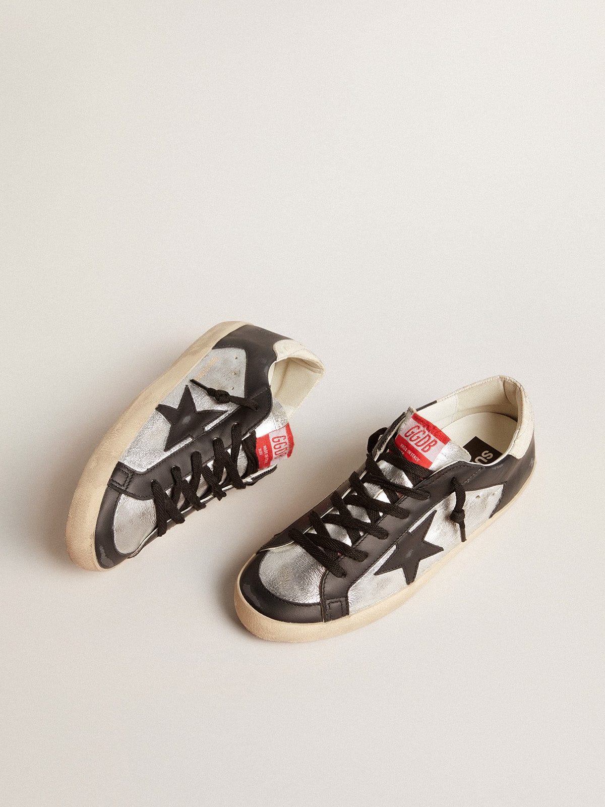 Golden Goose - Super-Star LTD de piel laminada con estrella y aplicaciones de piel negra in 