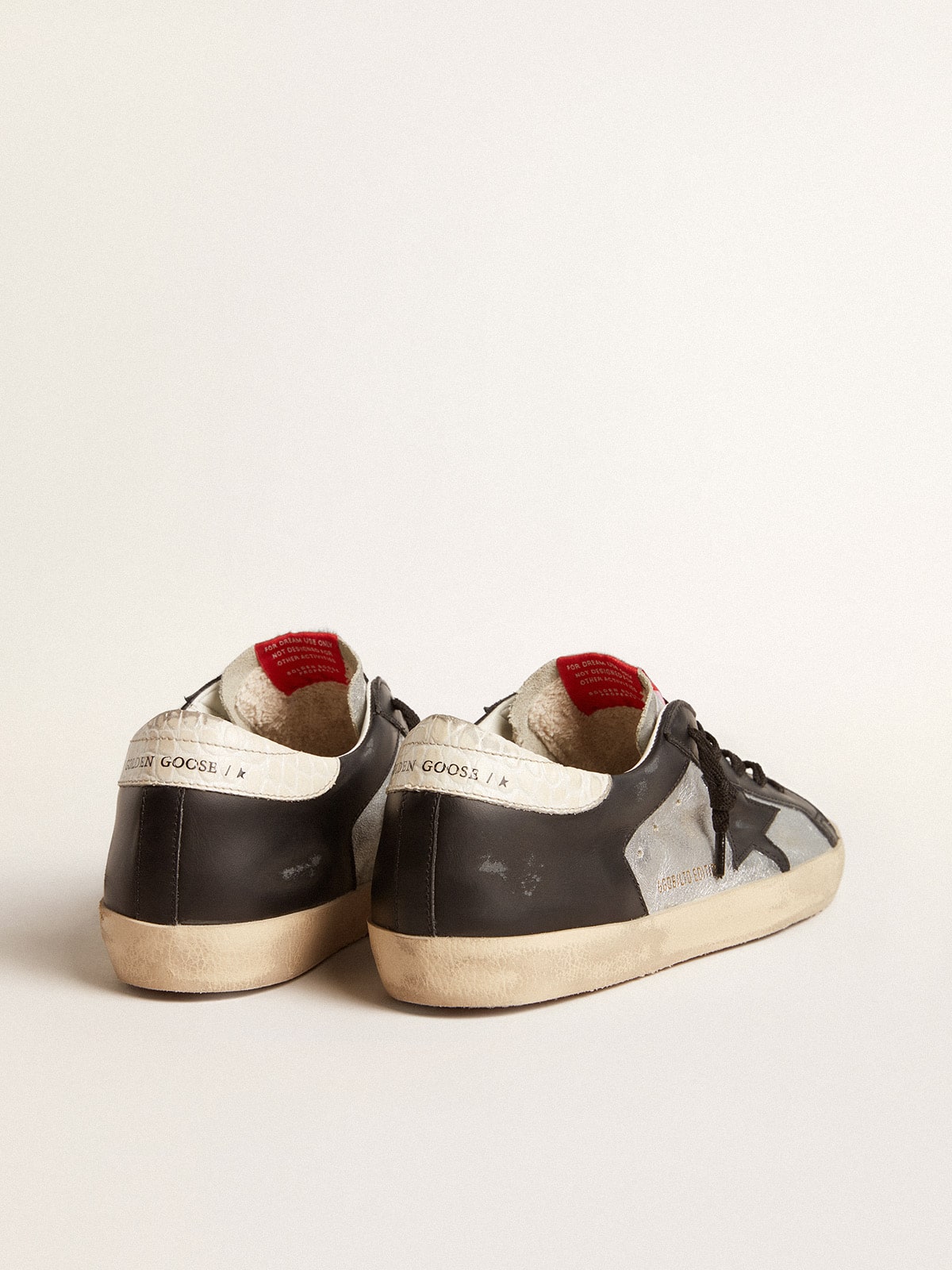 Golden Goose - Super-Star LTD de piel laminada con estrella y aplicaciones de piel negra in 