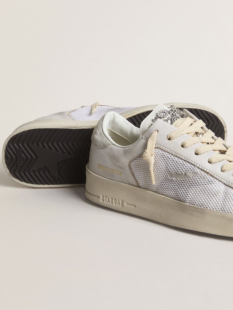 Golden Goose - Stardan LTD in pelle bianca con stella e talloncino in suede color grigio ghiaccio in 