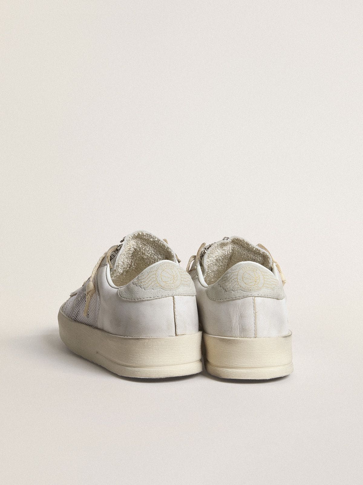 Golden Goose - Stardan LTD de piel blanca con estrella y refuerzo del talón de ante color gris hielo in 
