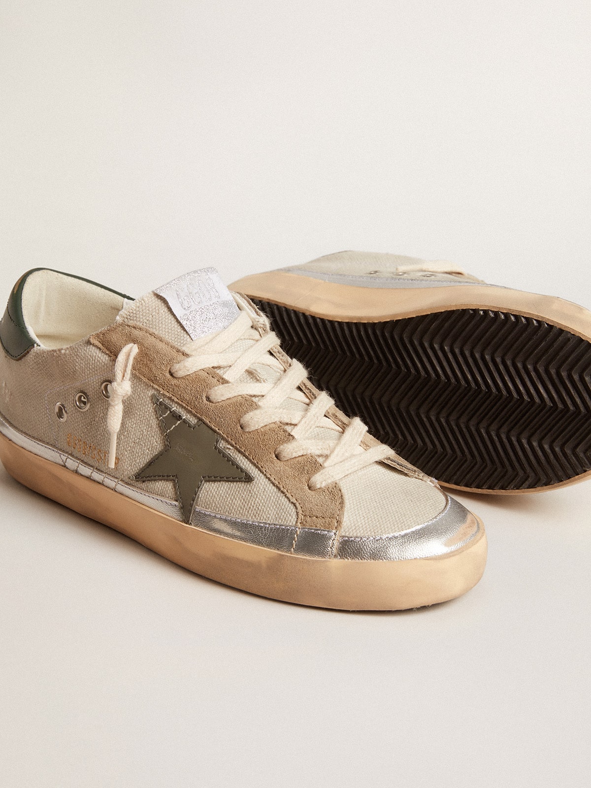 Golden Goose - Super-Star de lona gris con estrella y refuerzo del talón de piel verde in 