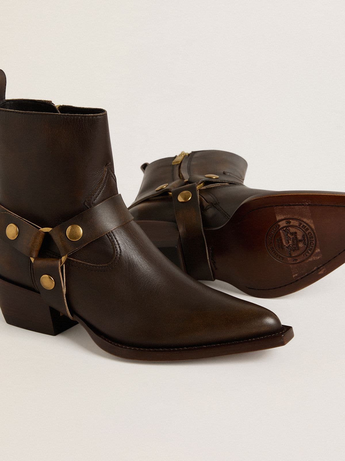 Golden Goose - Low Debbie boots in dark brown leather with removable buckle in 