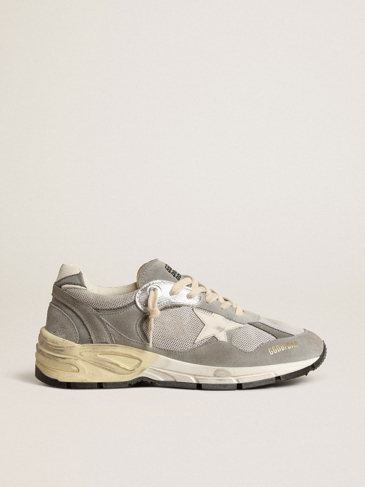 Golden Goose - Dad-Star en daim et résille argentée avec étoile et contrefort en cuir blanc in 