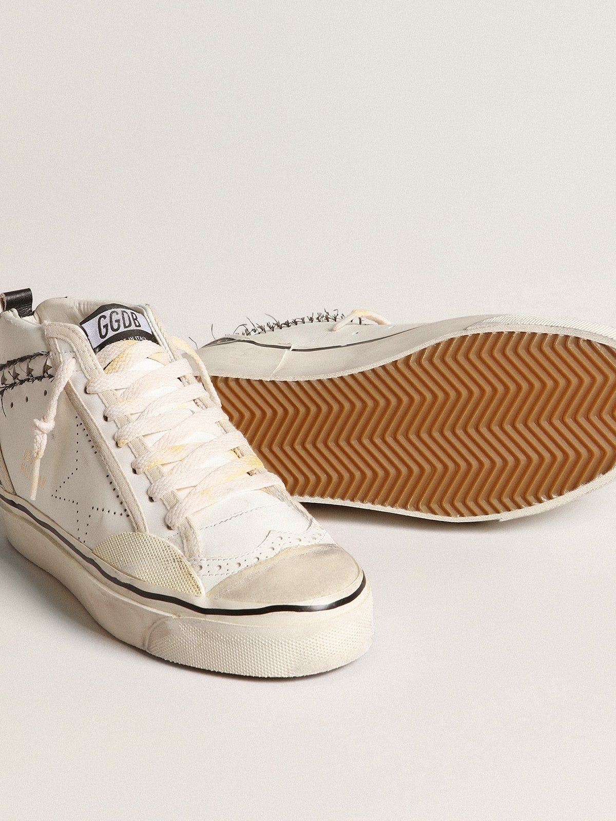 Golden Goose - Mid Star LAB mit perforiertem Stern und Komma mit sternförmigen Cut-outs in 