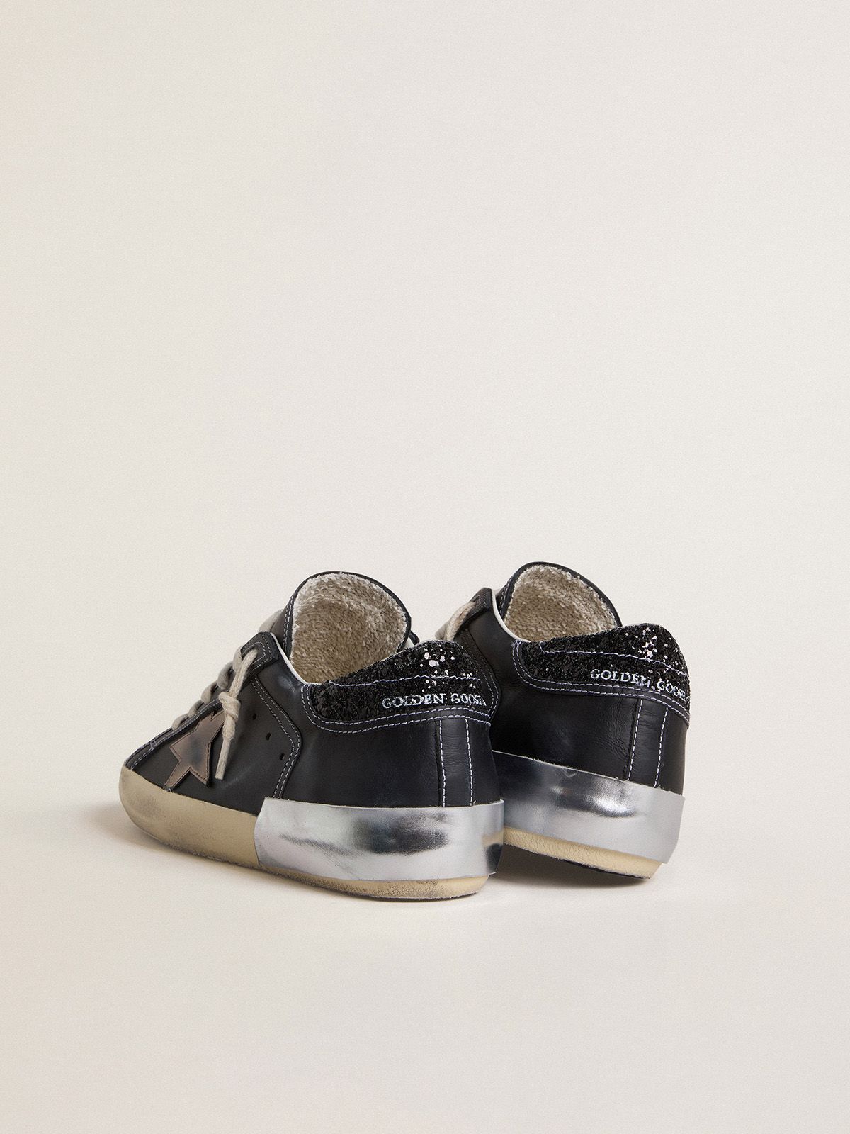 Golden Goose - Super-Star LTD de Mujer de piel negra con estrella de piel dorada y refuerzo del talón con purpurina negra in