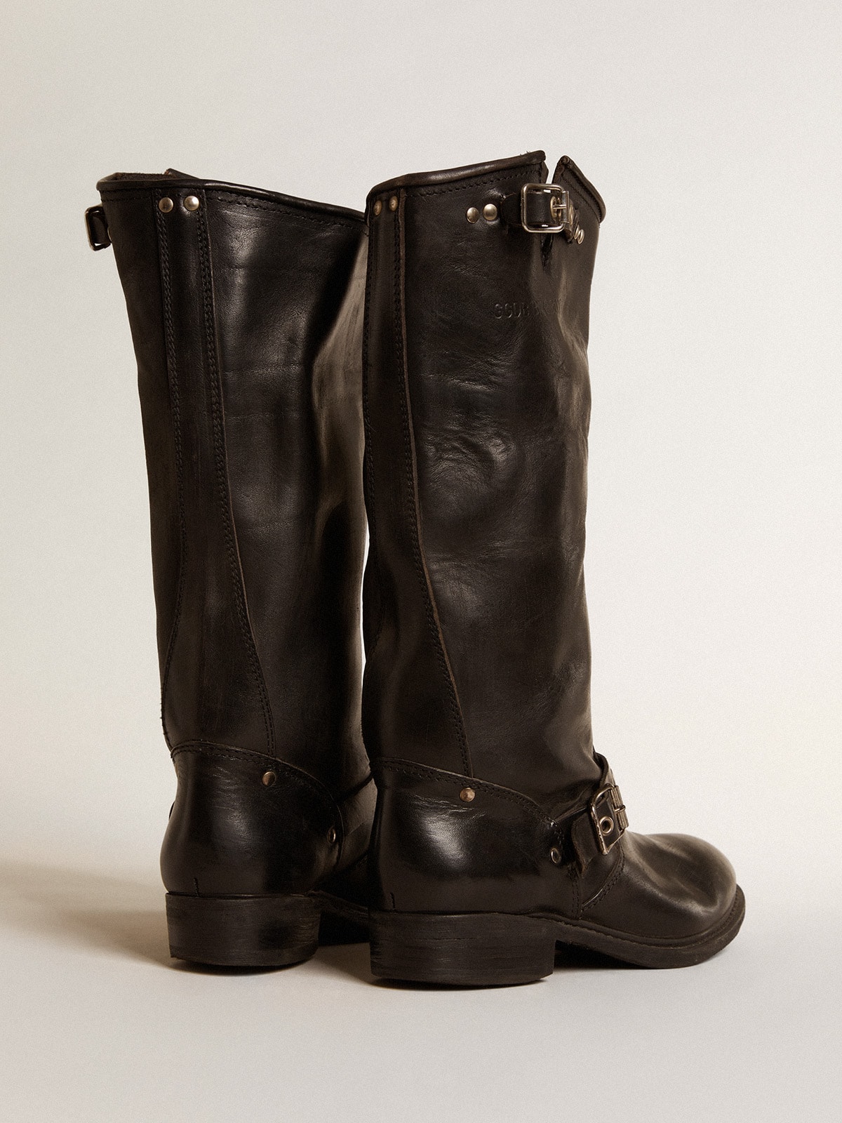 Golden Goose - Botas Biker de cano alto de couro preto com tachas e fivelas prateadas in 