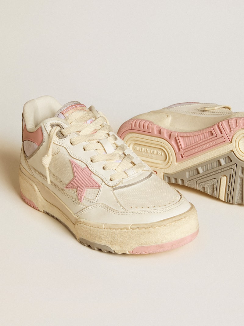 Golden Goose - Forty2 de mujer con estrella rosa y refuerzo del tal&oacute;n de piel blanca in 