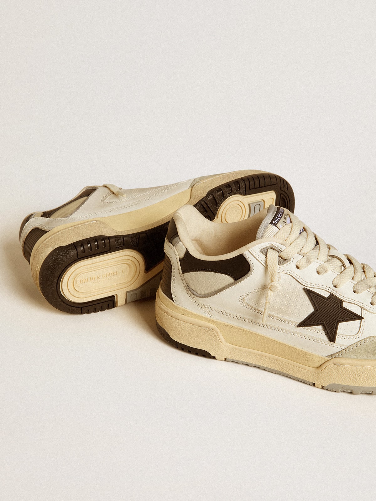 Women's Forty2 with black star and black leather heel tab | Golden Goose