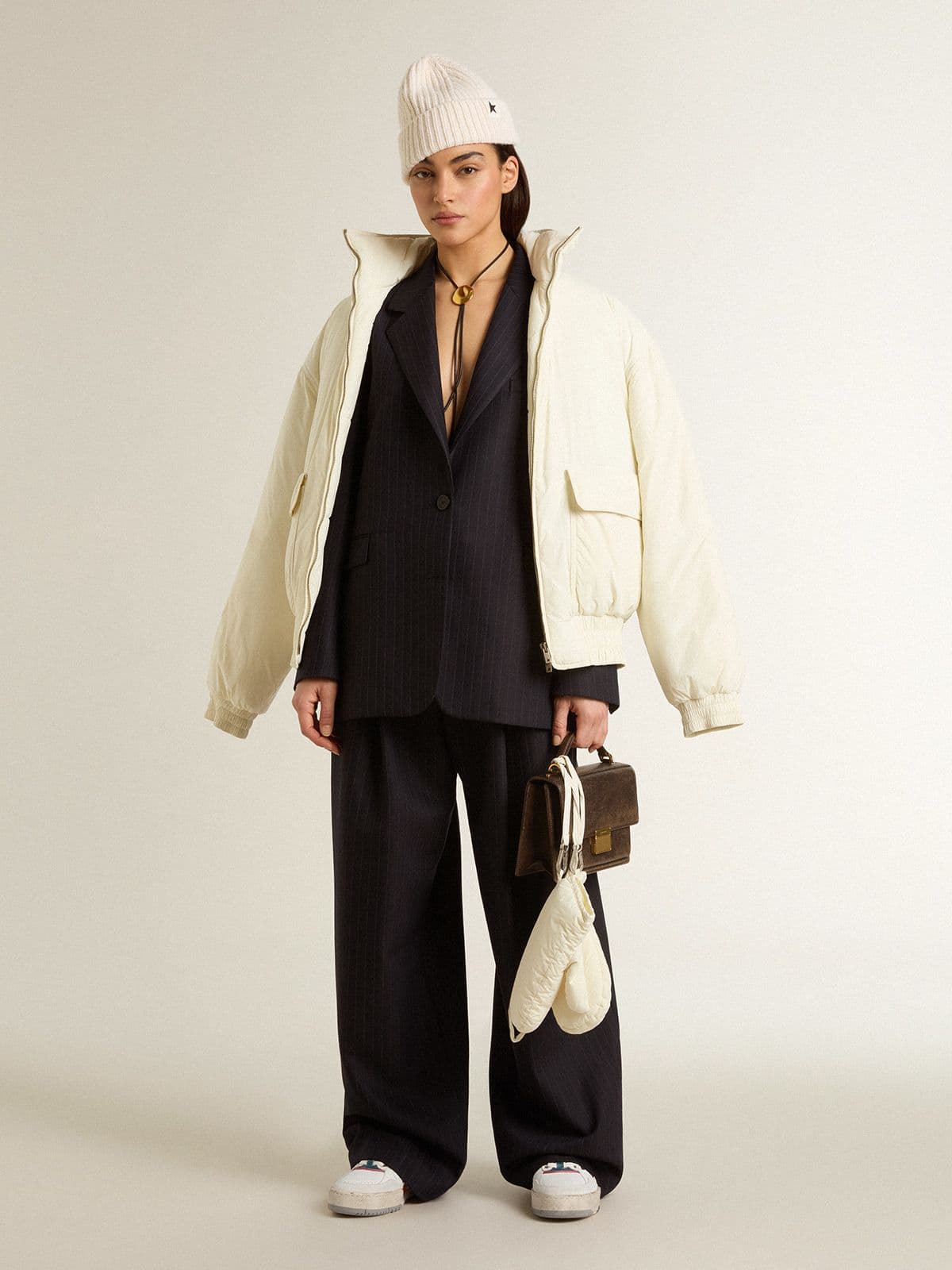 Golden Goose - Forty2 de mujer con estrella negra y refuerzo del talón de piel laminada plateada in 