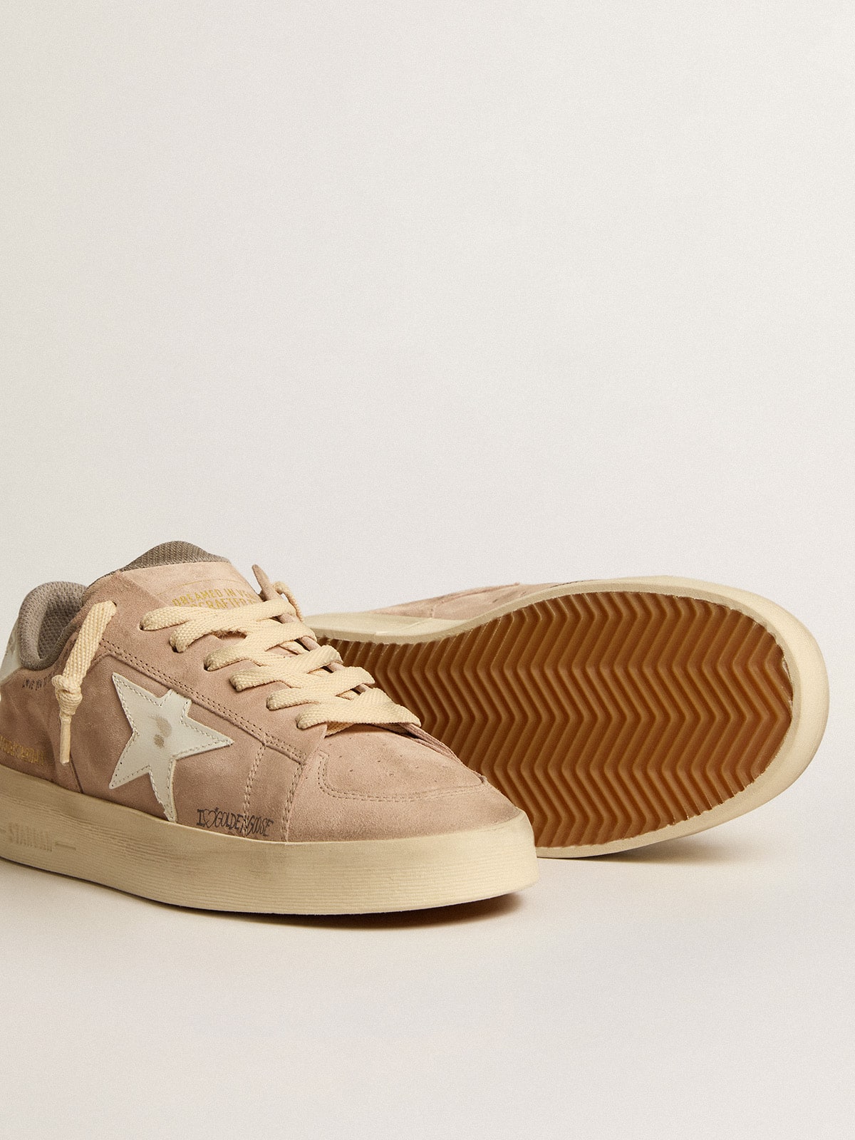 Golden Goose - Stardan in suede rosa antico con stella e talloncino in pelle bianca in 