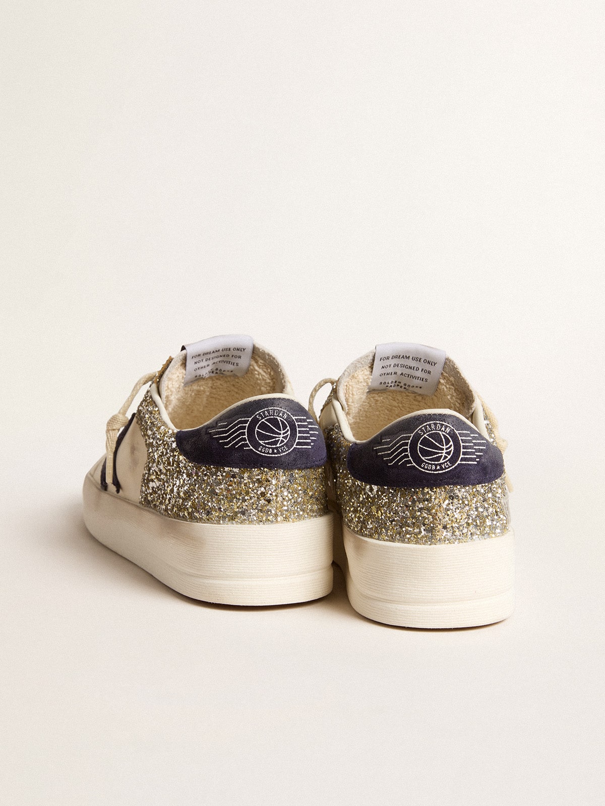 Stardan Donna in glitter platino con stella e talloncino in suede blu scuro Golden Goose