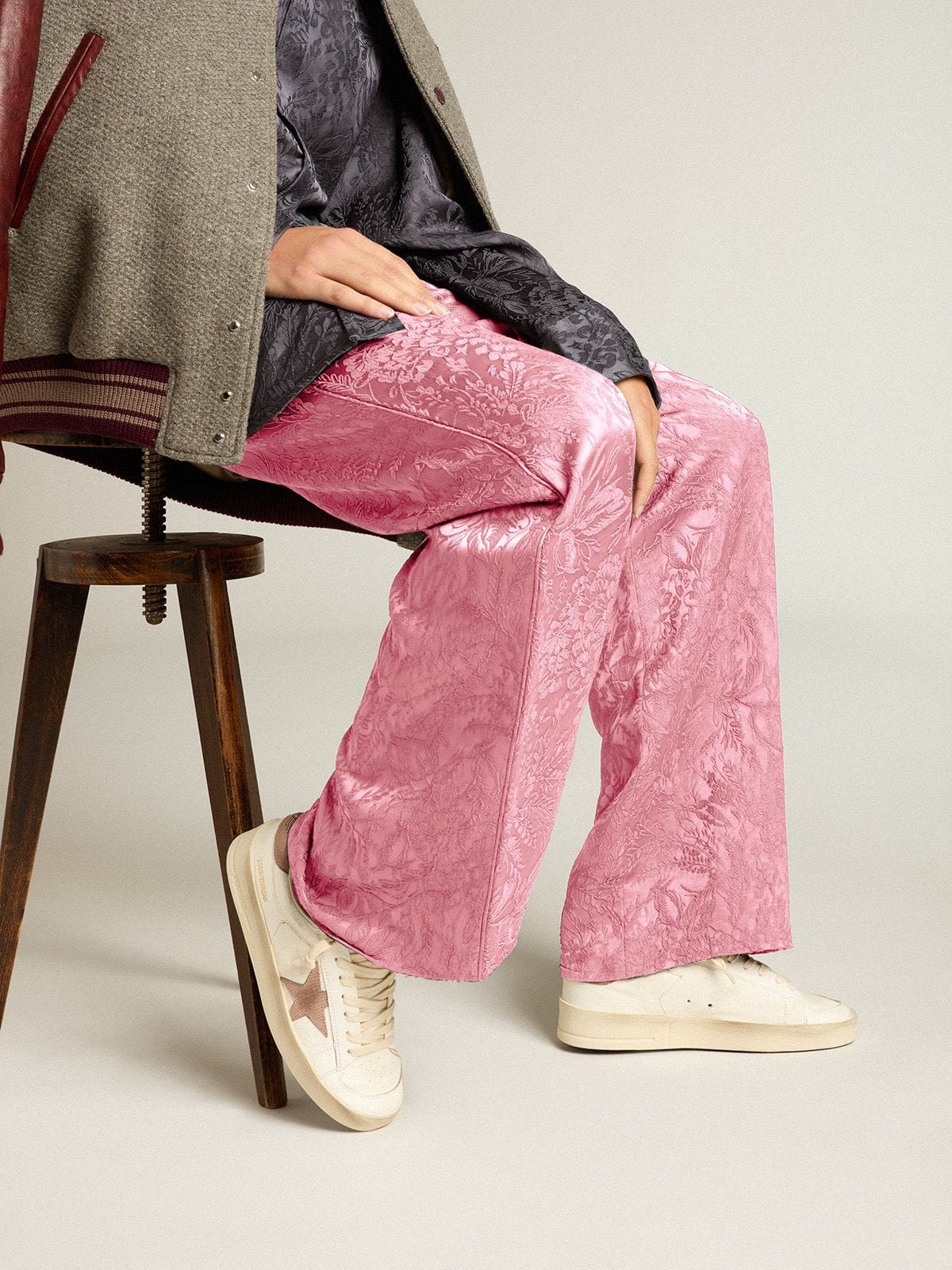Golden Goose - Stardan mit Stern und Fersenpartie aus texturiertem rosa Leder in 