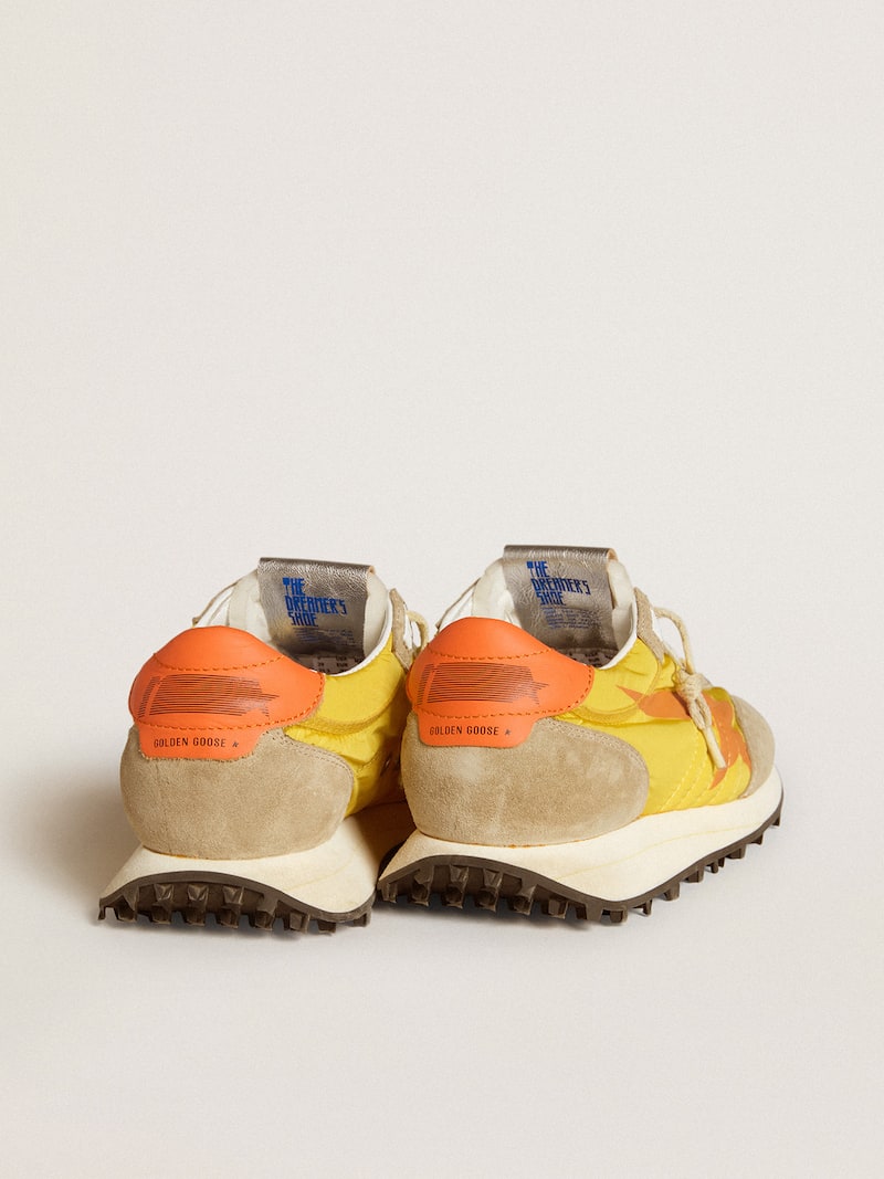 Marathon pour femme avec tige en nylon jaune et &eacute;toile orange