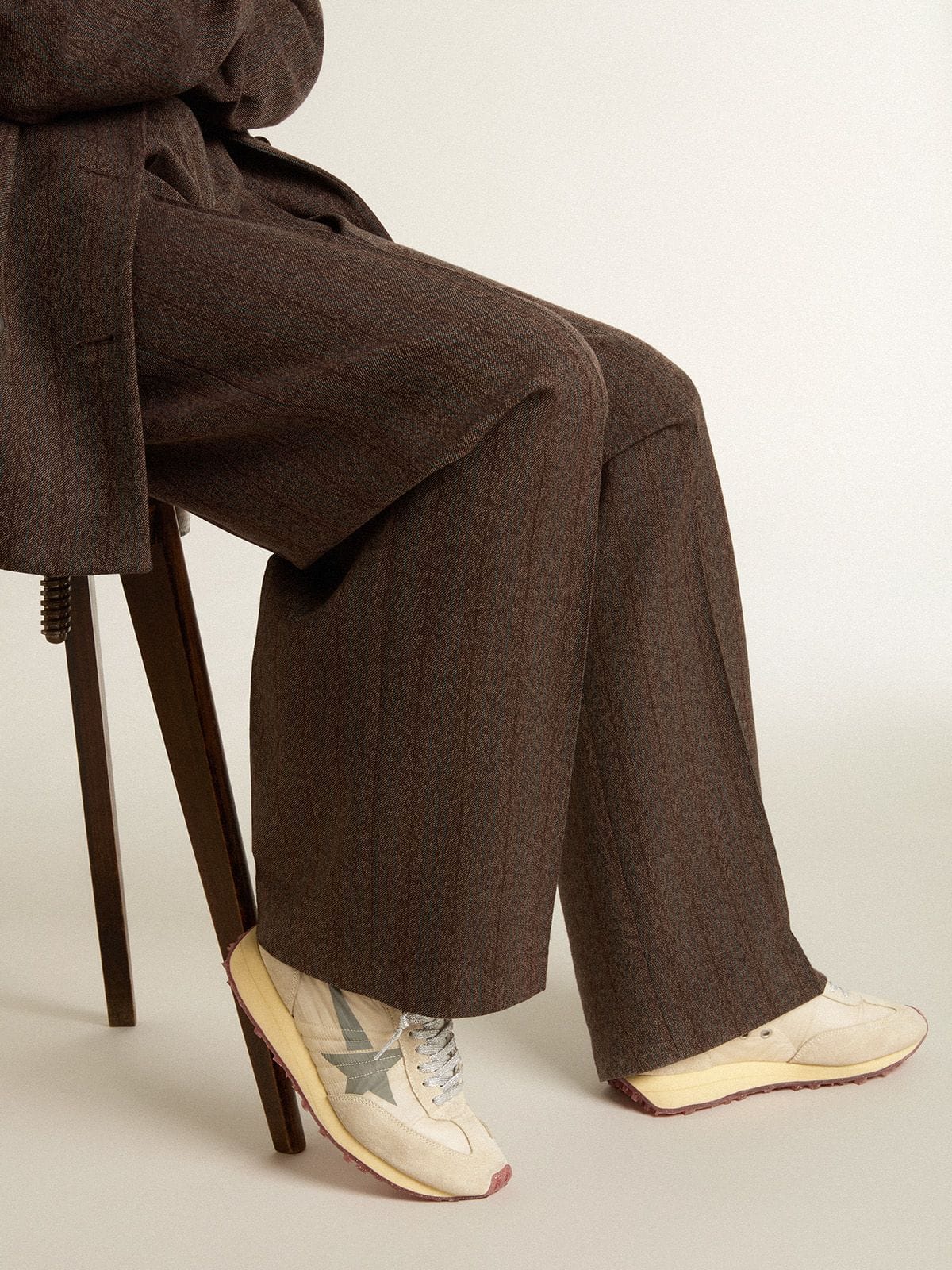 Golden Goose - Marathon de mujer con pala de nailon beige y estrella gris in 