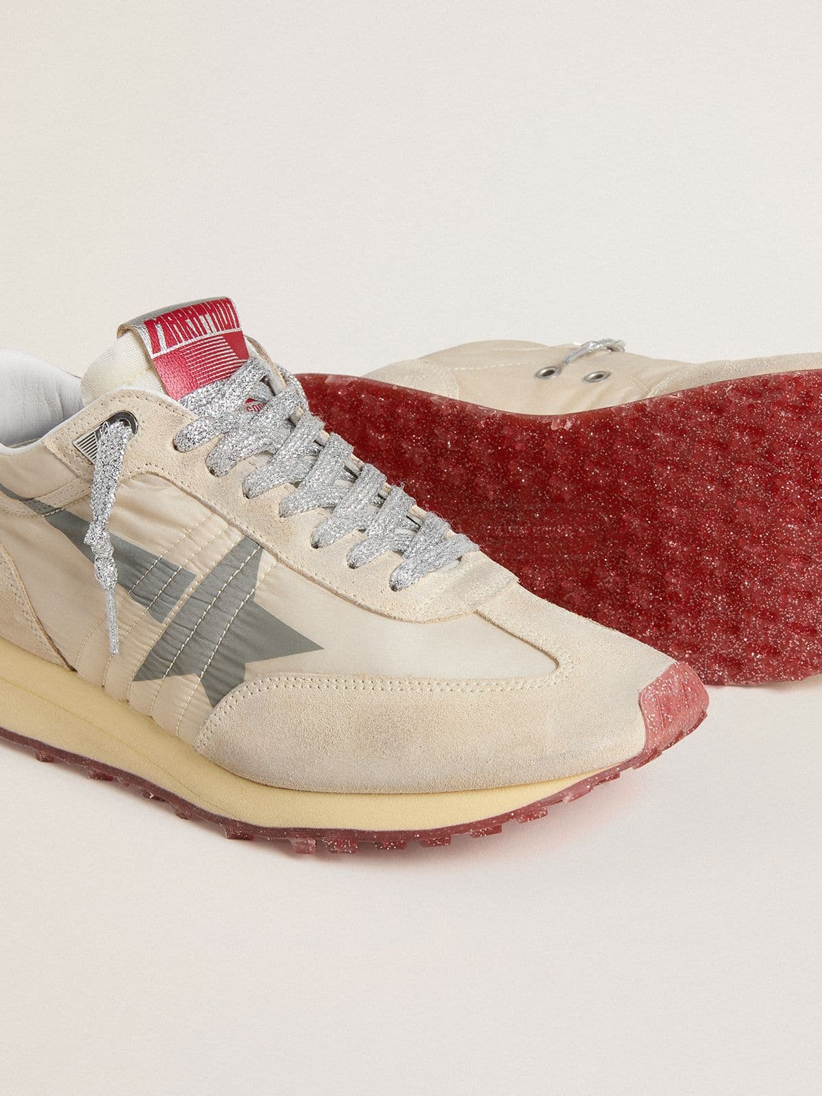 Golden Goose - Marathon de mujer con pala de nailon beige y estrella gris in 