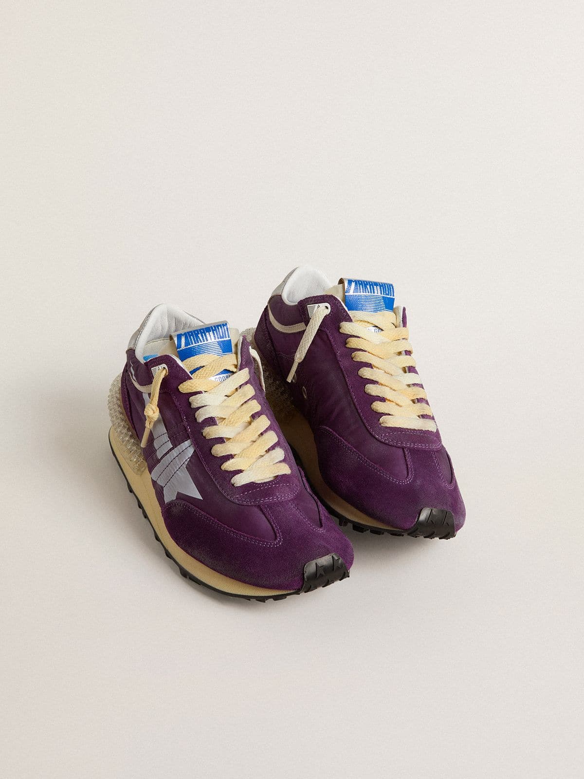 Marathon de mujer con pala de nailon violeta y estrella blanca