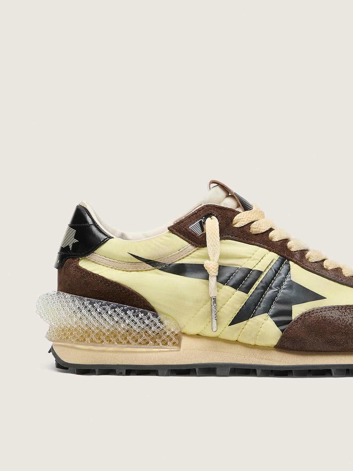 Golden Goose - Marathon donna in nylon giallo lime, con stella nera e inserti in suede marrone in 