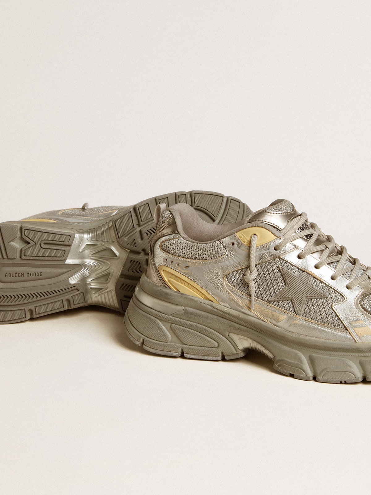 Golden Goose - Women’s Lightstar in metallic leather and silver mesh with gray star in 