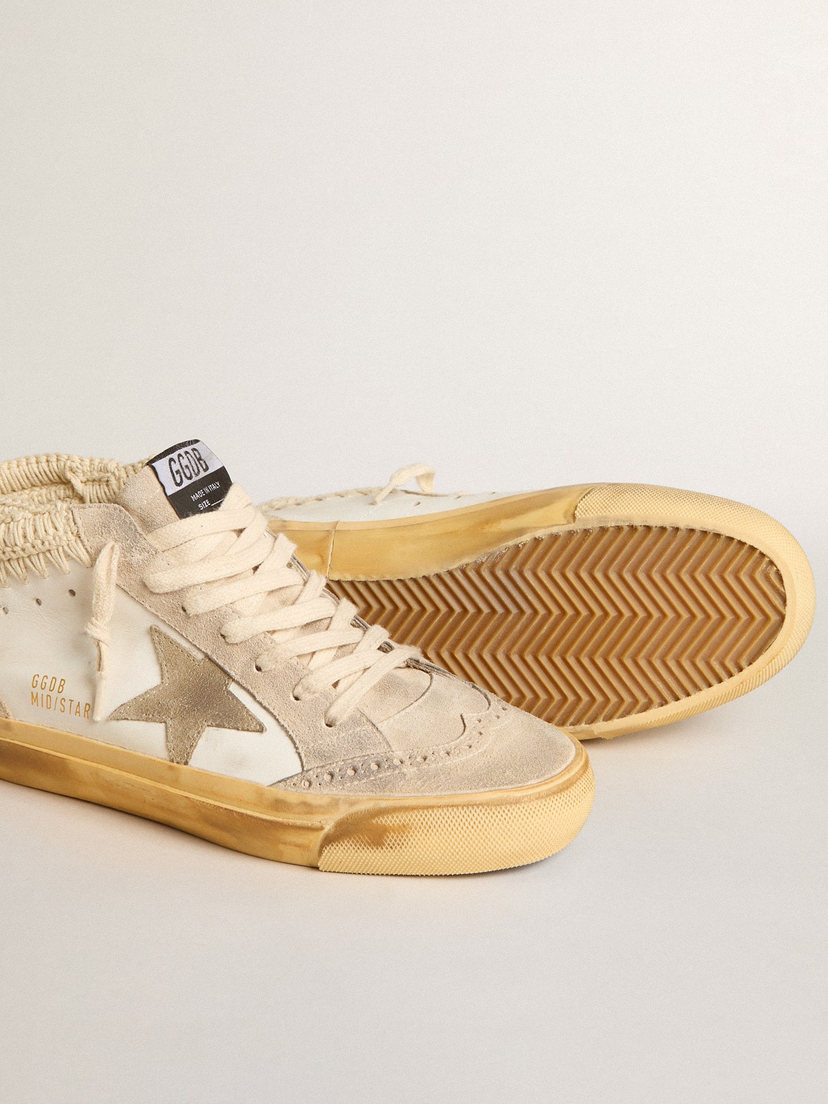 Golden Goose - Mid Star LTD com estrela de suede cor pérola e talão de crochê bege in 