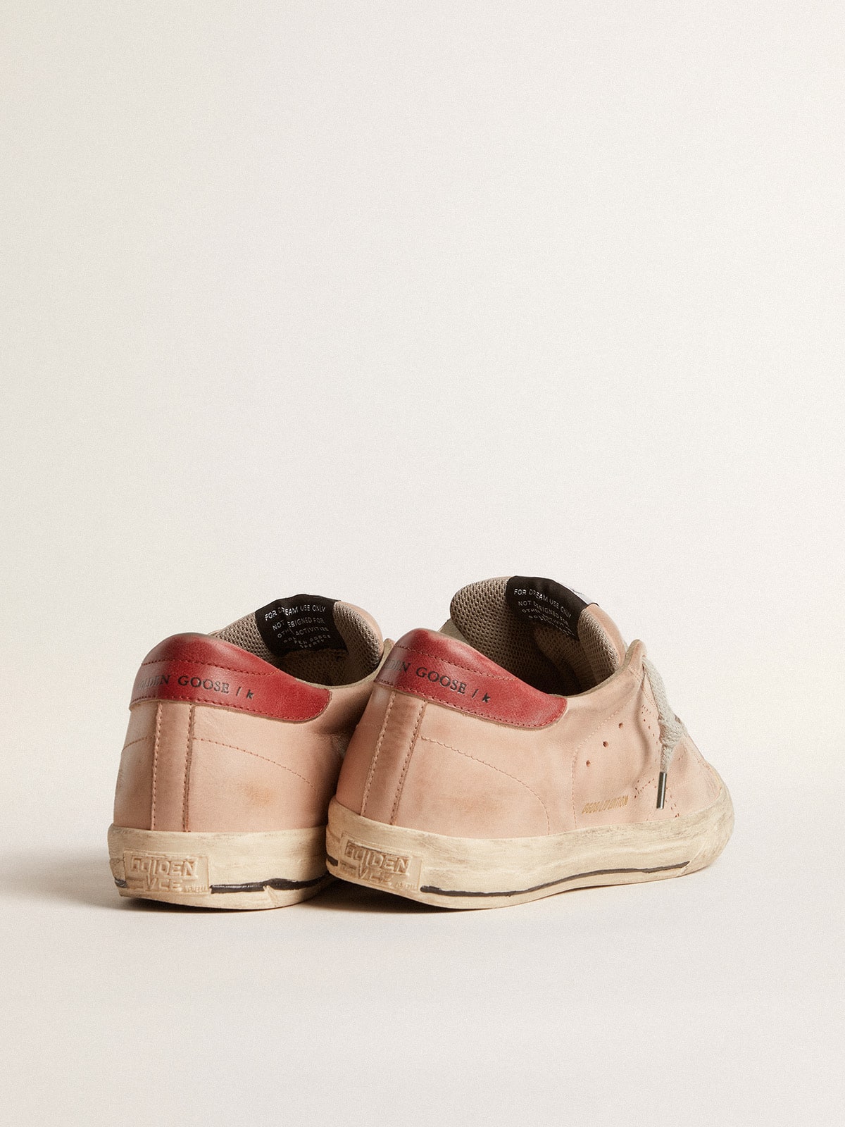 Golden Goose - Super-Star LTD in nabuk rosa con stella traforata e talloncino in pelle in 