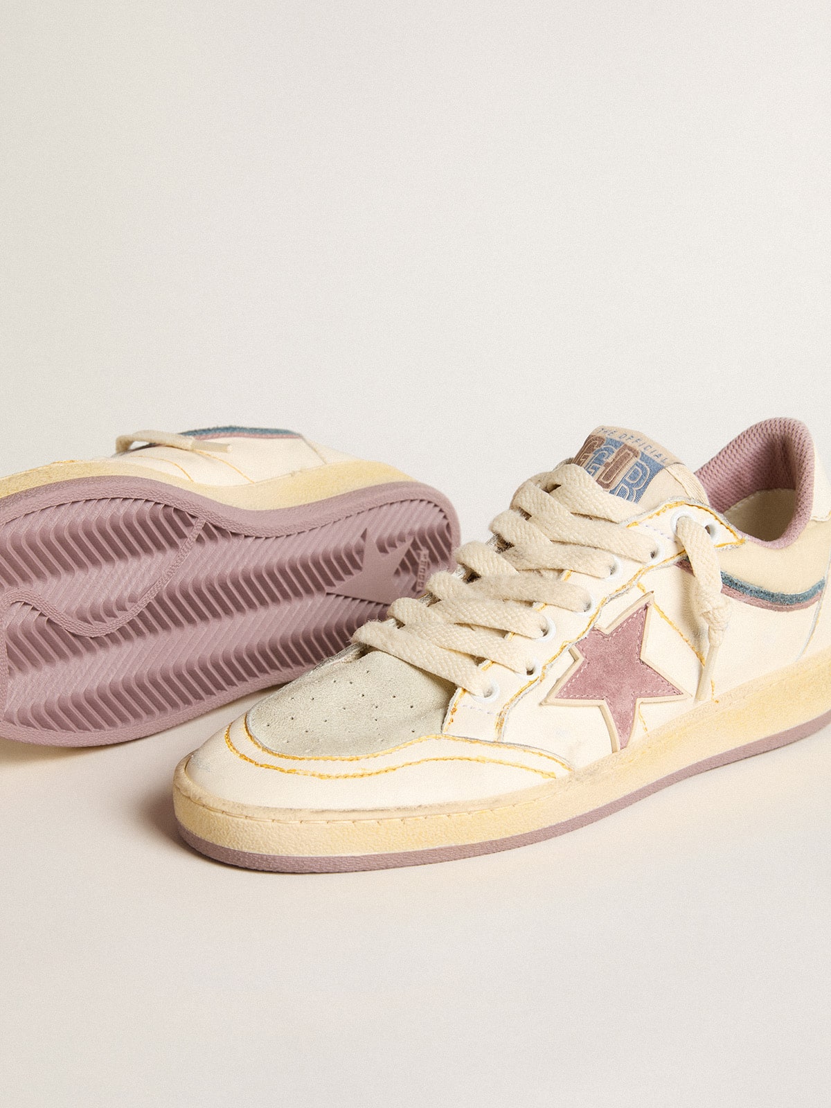 Golden Goose - Ball Star en nappa avec étoile en TPU mauve et contrefort en cuir in 