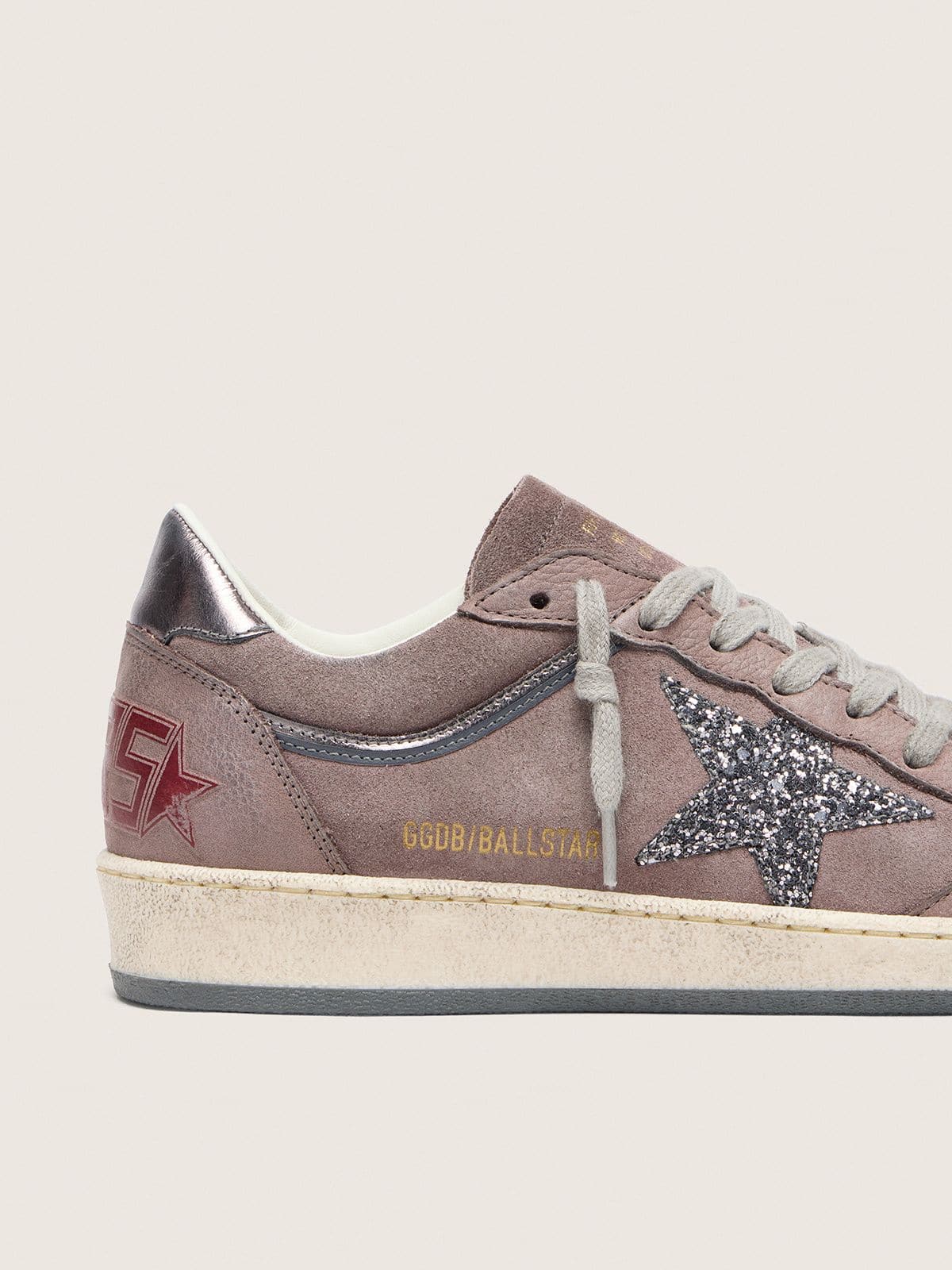 Golden Goose - Ball Star pour femme en cuir velours lavande avec étoile à paillettes argentées et contrefort en cuir lamé in 