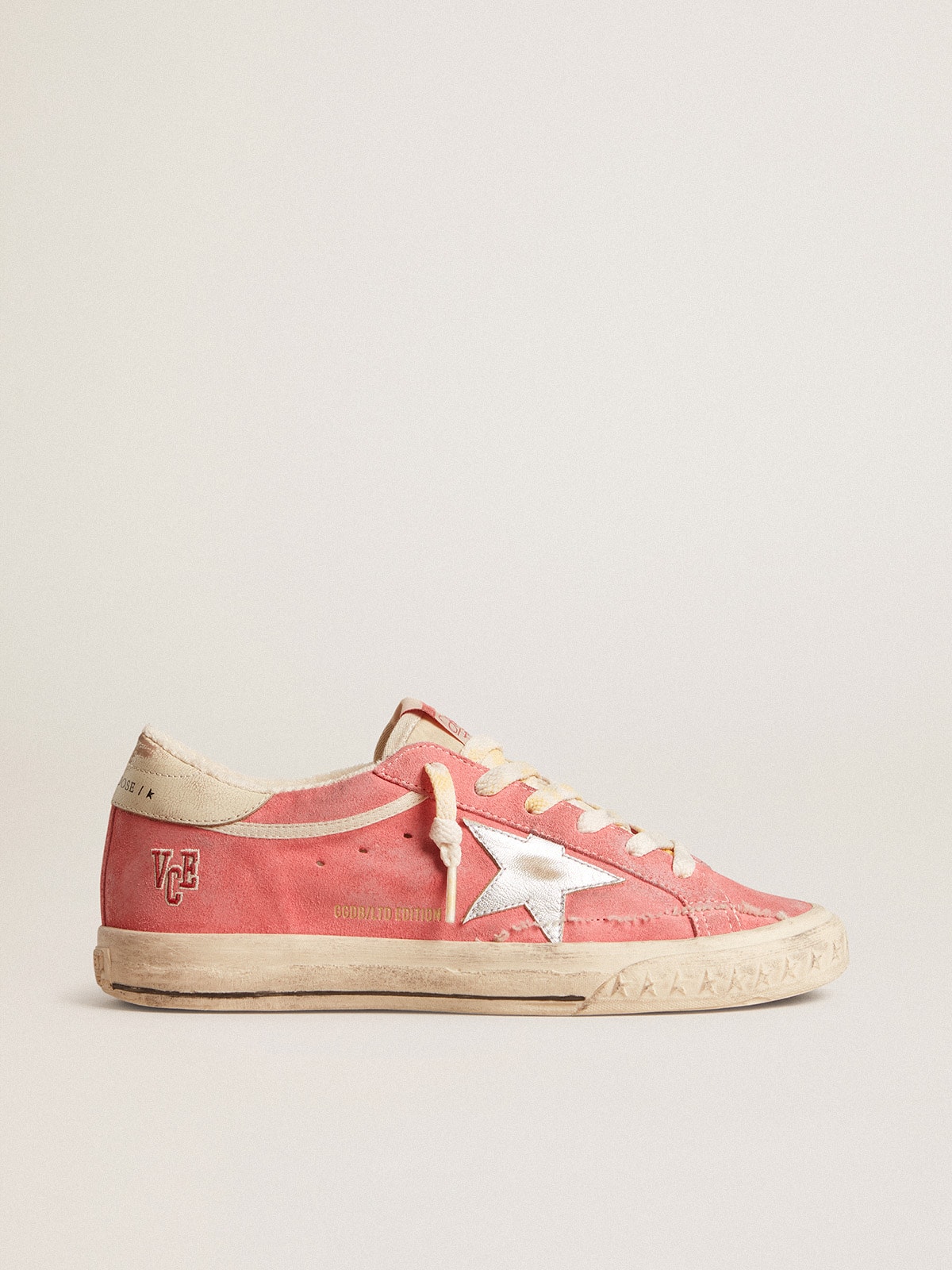 Golden Goose - Super-Star LTD de suede vermelho com estrela prateada e talão de couro in 