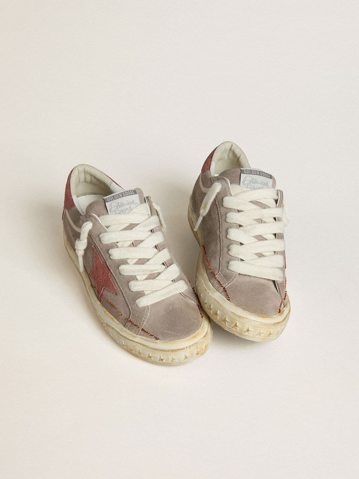 Super-Star LTD pour femme en cuir velours gris avec &eacute;toile et contrefort en cuir velours cir&eacute; rouge