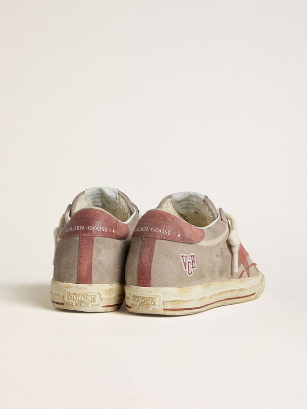 Golden Goose - Super-Star Donna LTD in suede grigio con stella e talloncino in suede cerato rosso in 