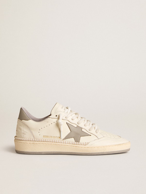 Golden Goose - Ball Star Feminino LTD com estrela e talão de couro cinza e costura in 