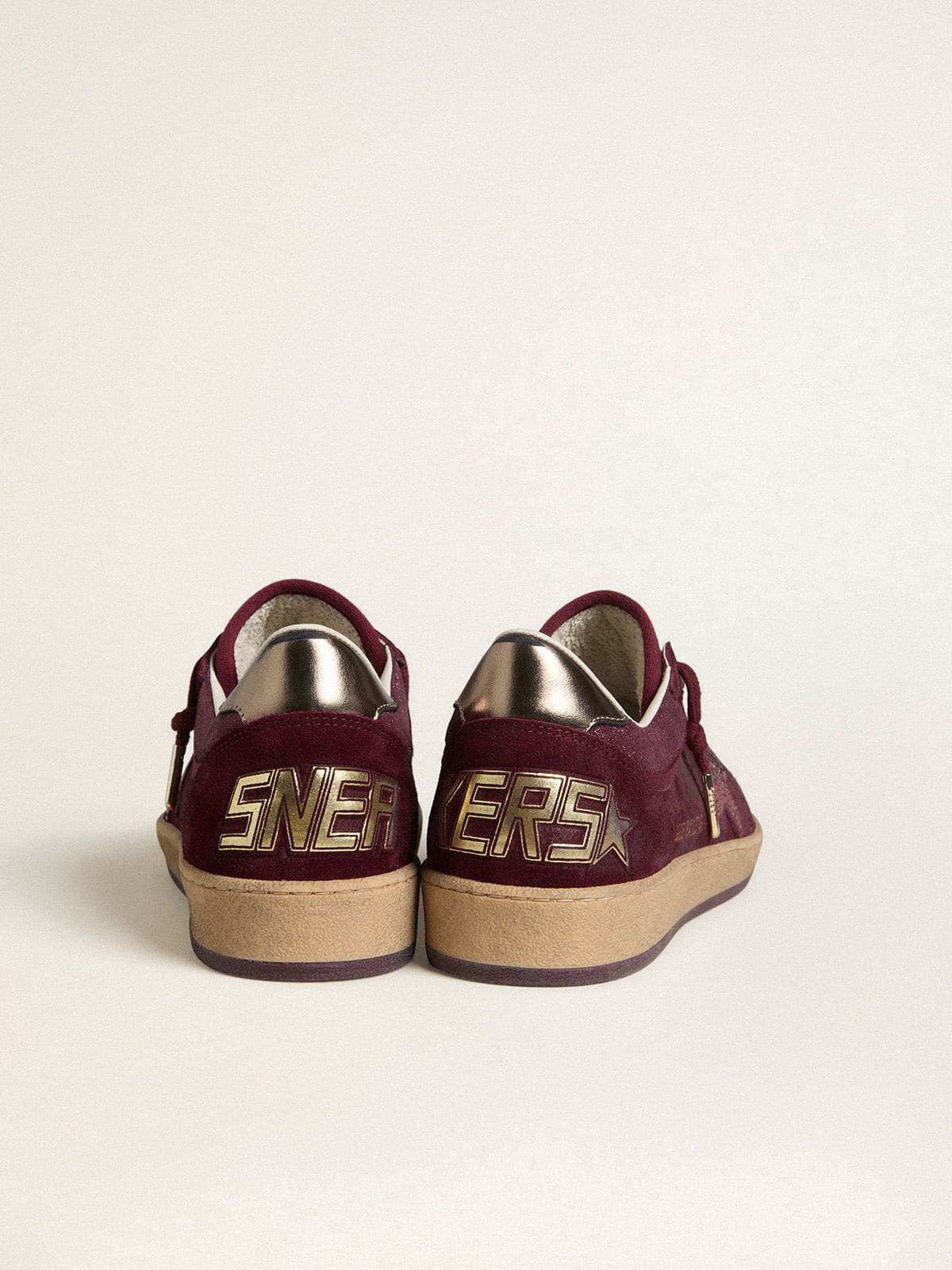 Golden Goose - Ball Star pour femme en cuir velours bordeaux avec étoile en cristaux et contrefort en cuir lamé in 