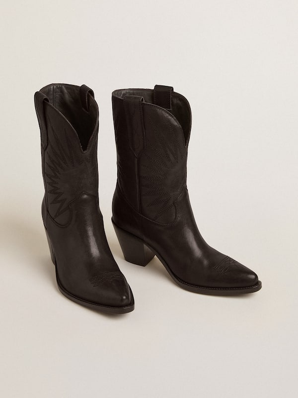 Golden Goose - Women's low Wish Star boots in black leather with star embroidery in 