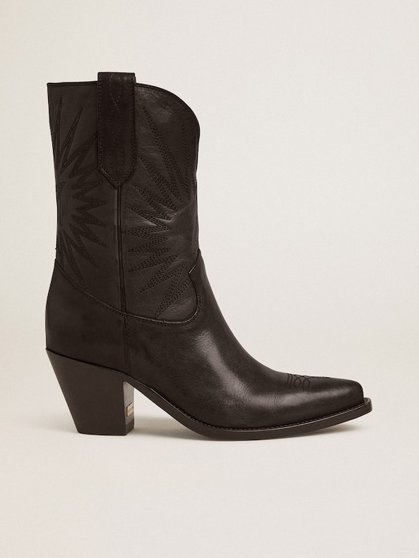 Golden Goose - Women's low Wish Star boots in black leather with star embroidery in 