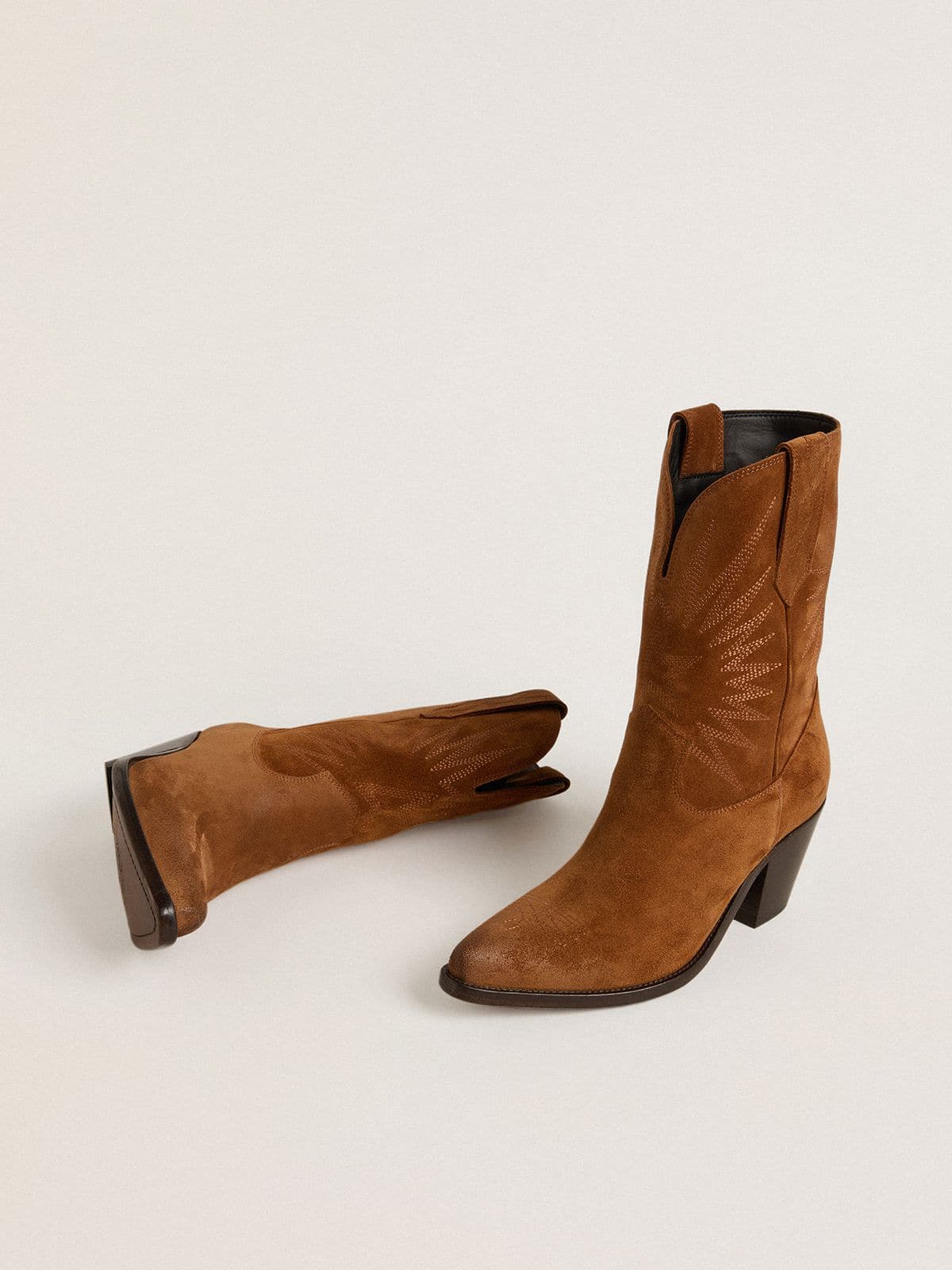 Golden Goose - Stivali Wish Star bassi in suede color cognac con stella ricamata ton sur ton in 
