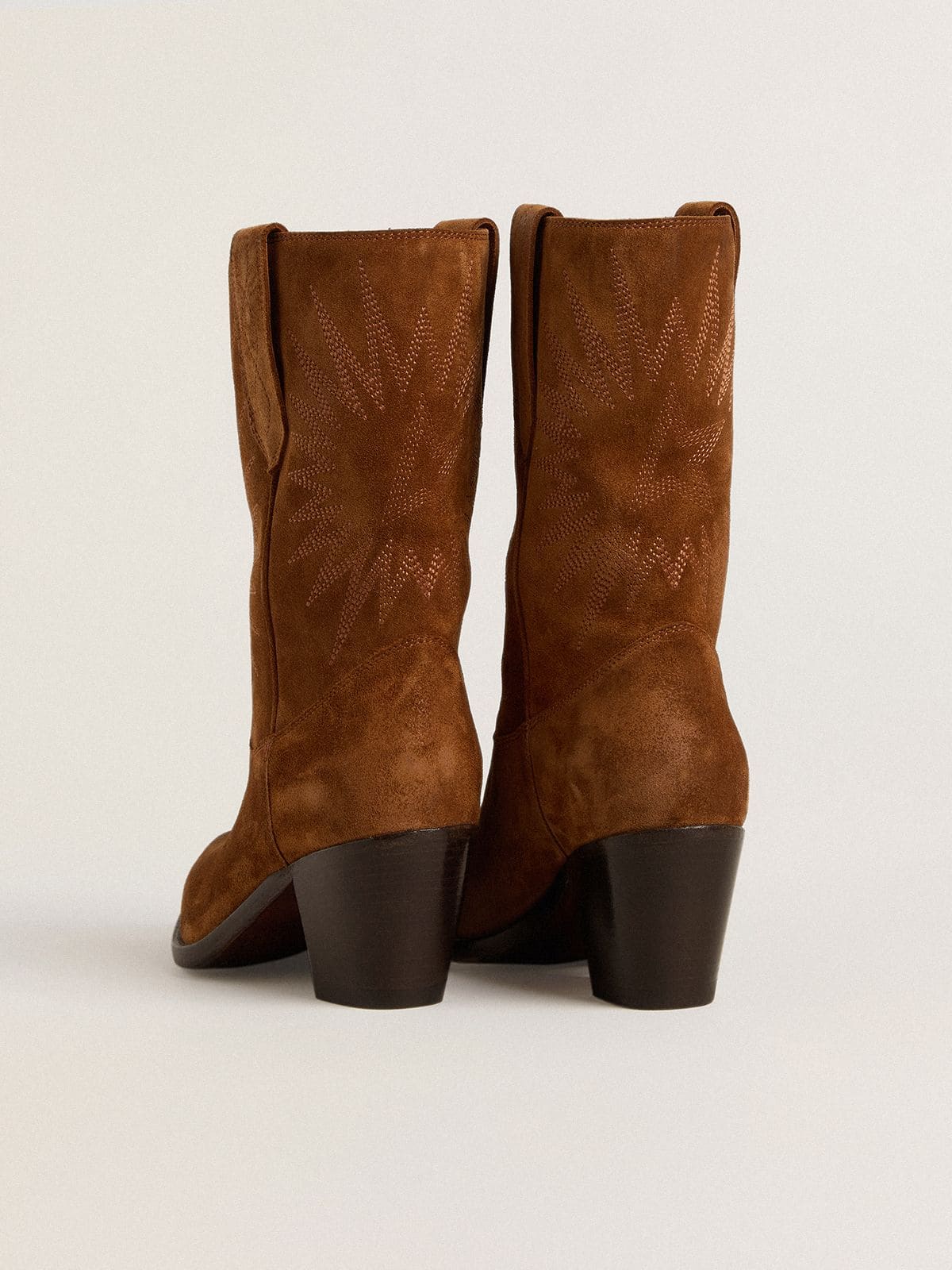 Golden Goose - Stivali Wish Star bassi in suede color cognac con stella ricamata ton sur ton in 