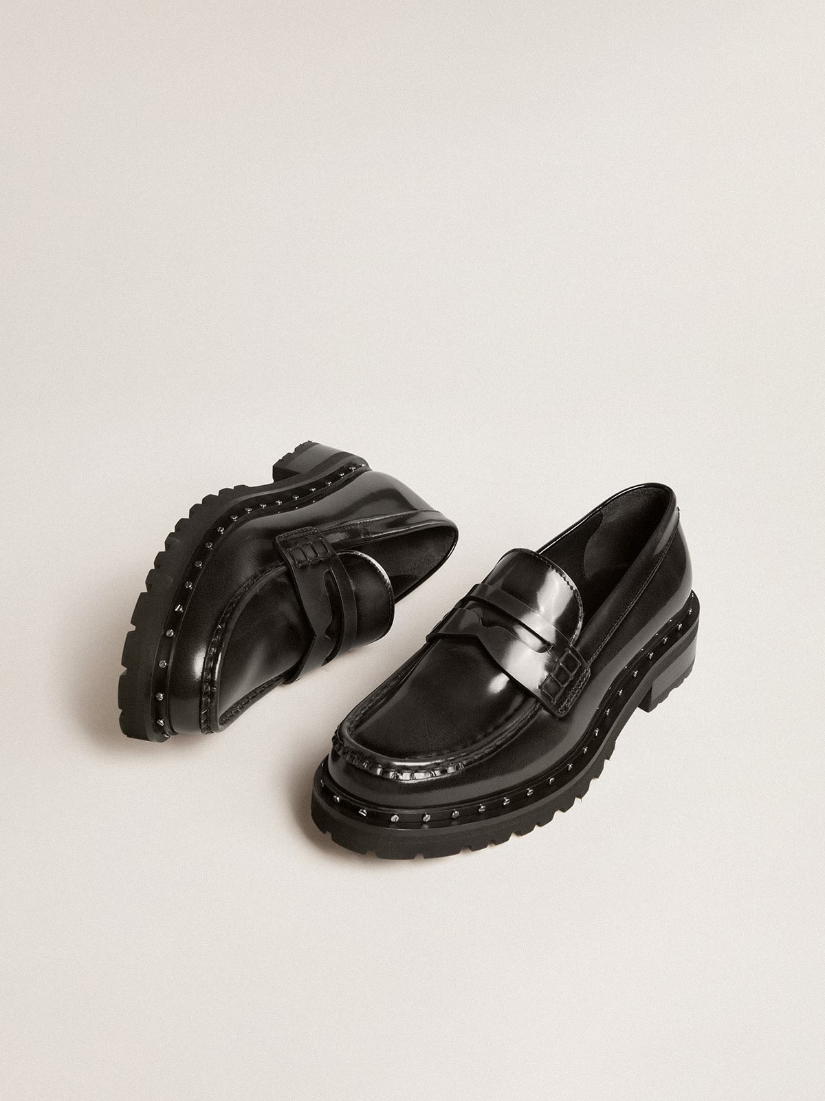 Mocassino Chunky da donna in pelle nera con borchie