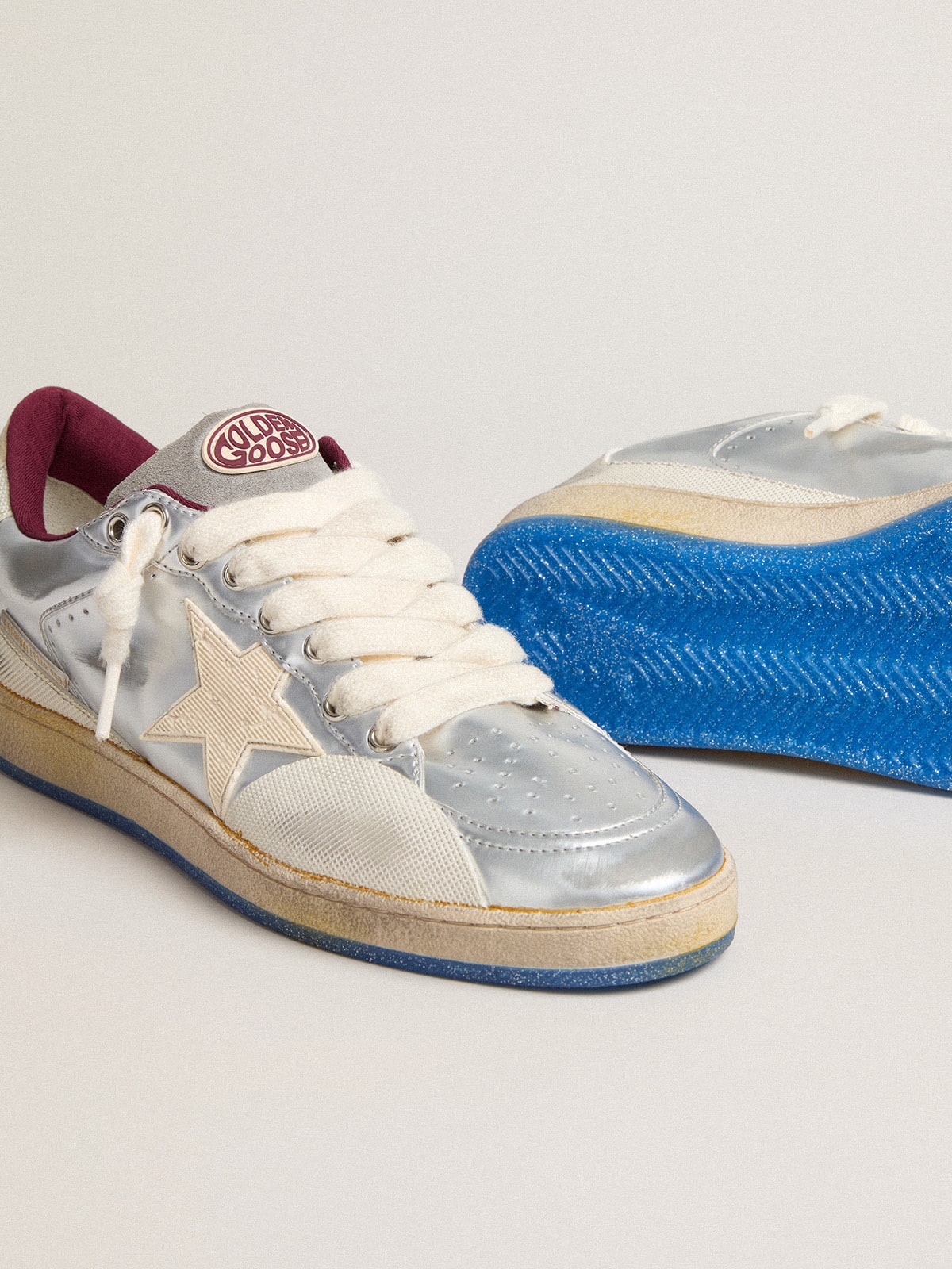 Golden Goose - Ball Star Pro Donna in pelle laminata argento e stella color panna in 