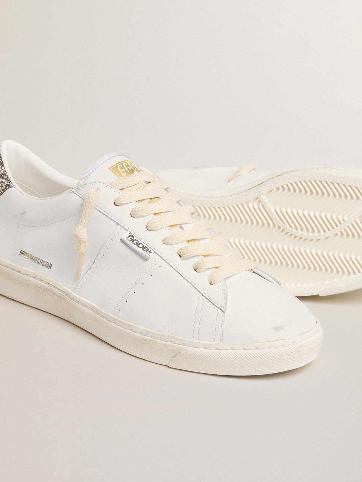 Golden Goose - Matchstar de piel blanca con refuerzo del talón con purpurina plateada in 