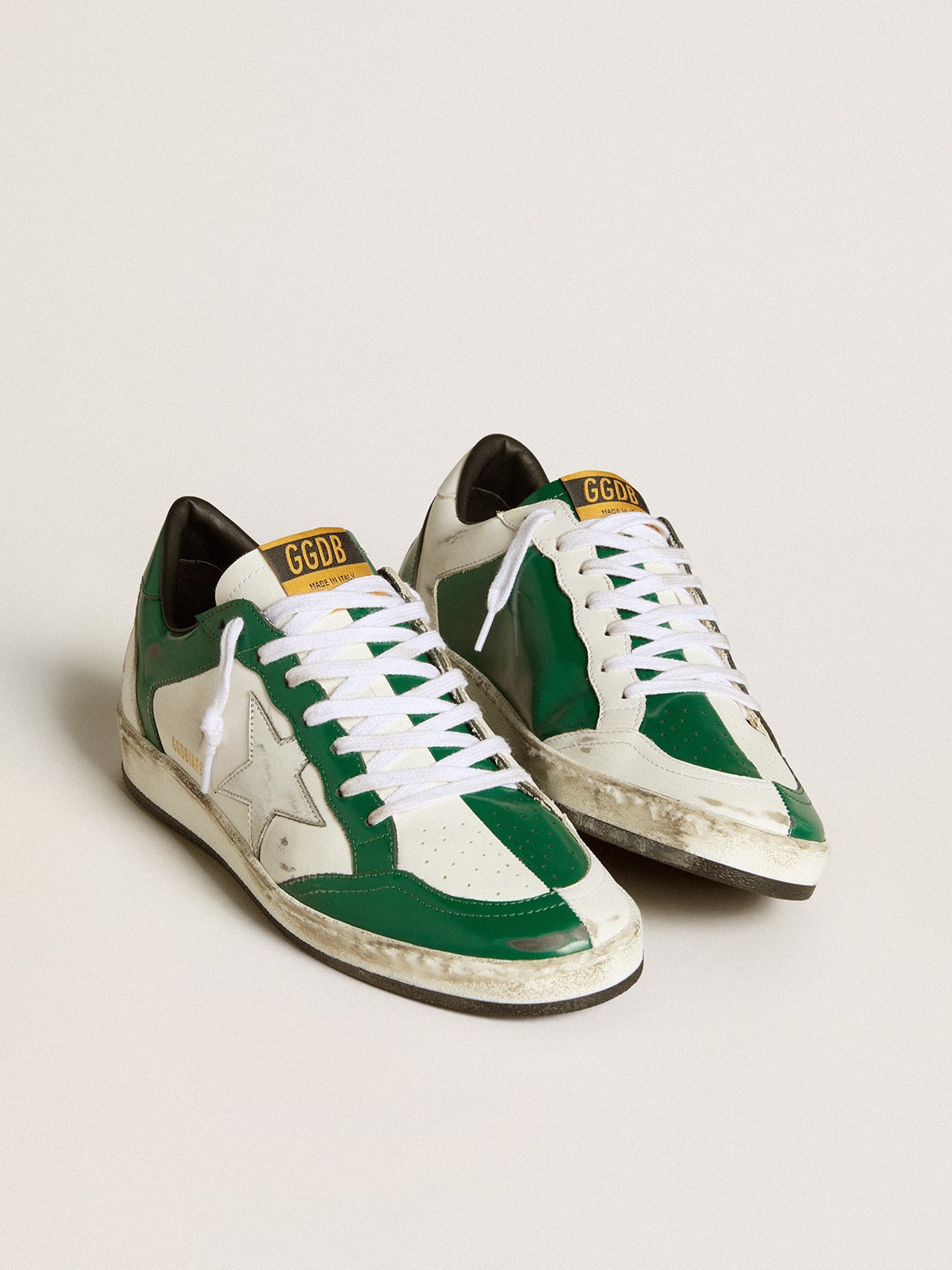 Golden Goose - Ball Star LAB für Damen aus grünem und weißem Leder mit silbernem Stern. in 